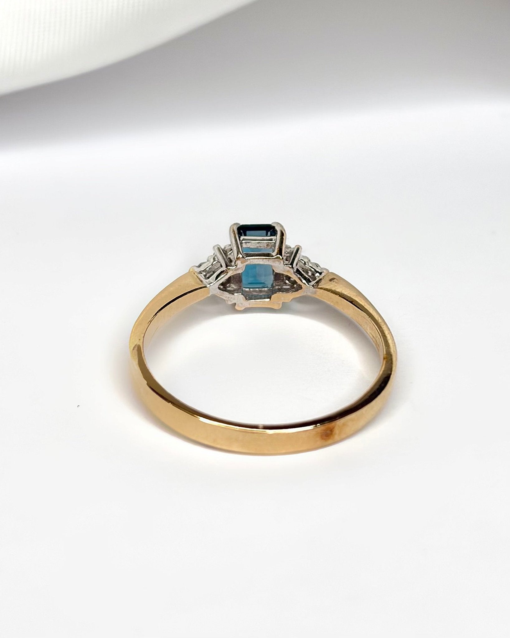 Bague Trilogie Tourmaline Indigolite 0.57 carat & Diamants "Adèle" - Elliade Paris