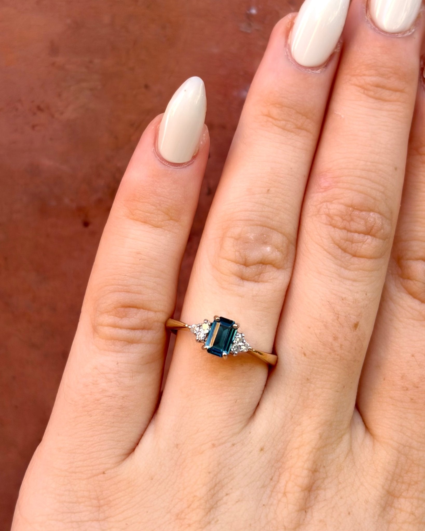 Bague Trilogie Tourmaline Indigolite 0.57 carat & Diamants "Adèle" - Elliade Paris