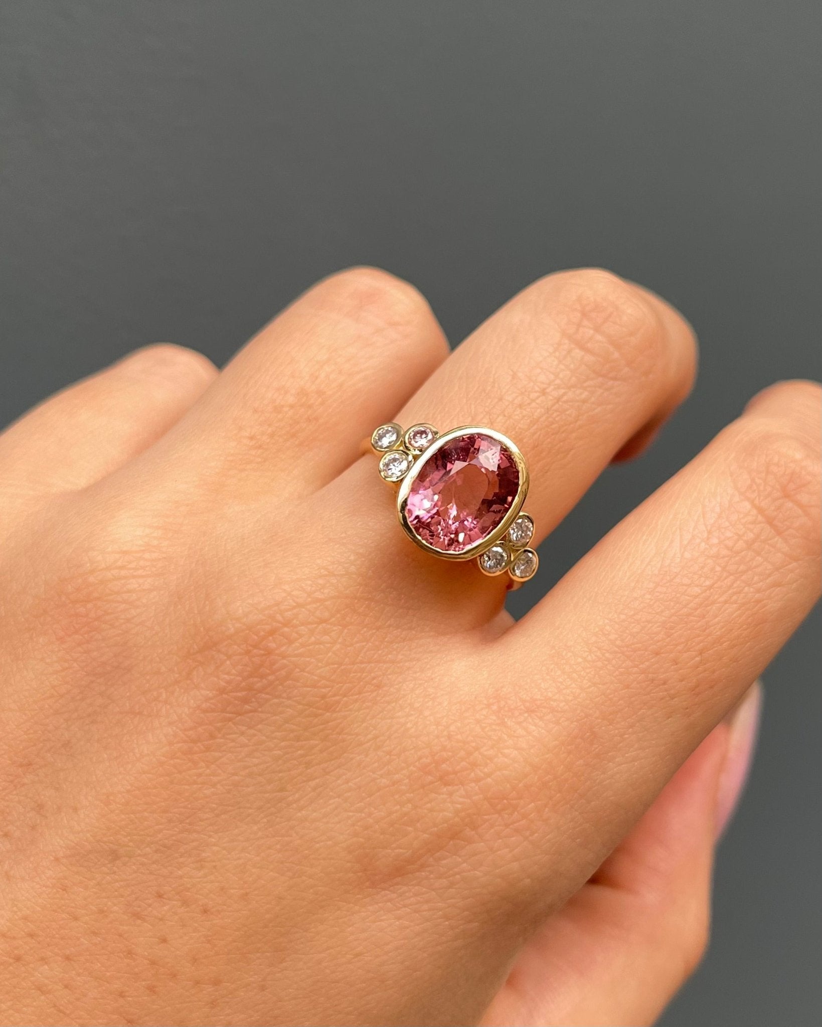 Bague Trilogie Tourmaline Rose 3.50 carats & 6 Diamants "Annabelle" - Elliade Paris
