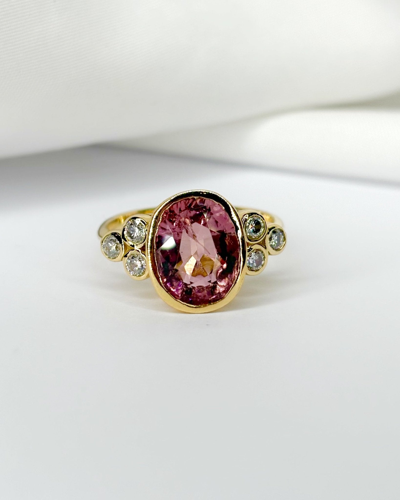 Bague Trilogie Tourmaline Rose 3.50 carats & 6 Diamants "Annabelle" - Elliade Paris