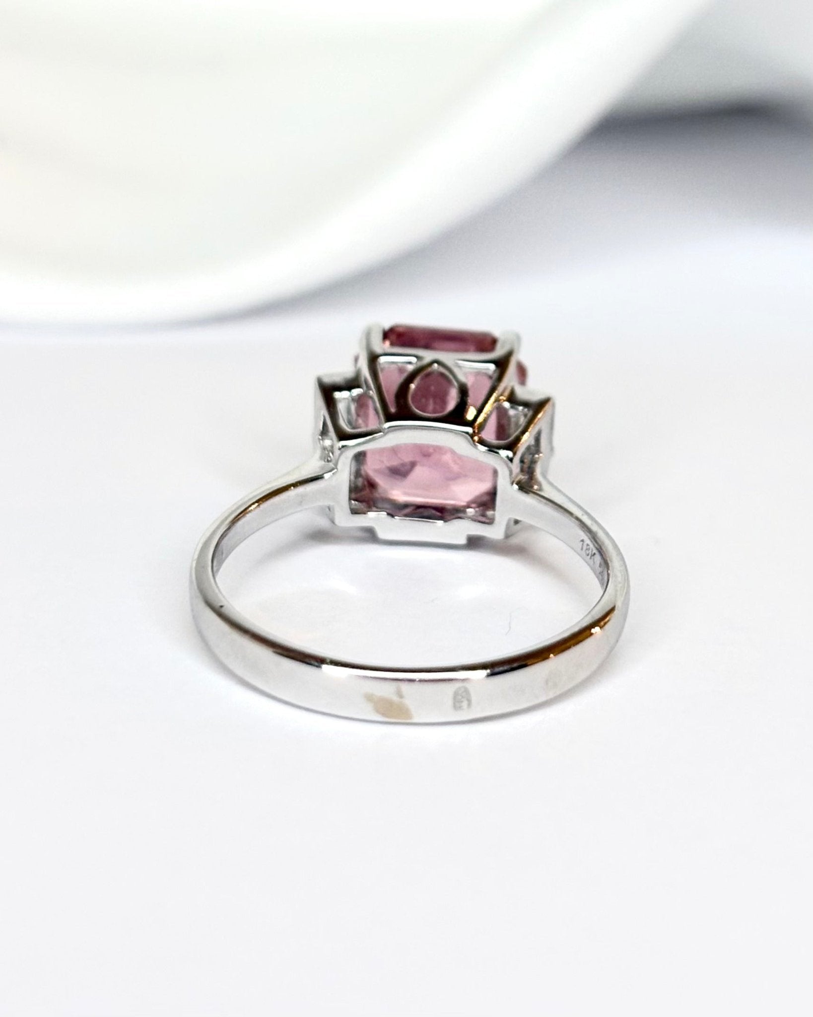 Bague Trilogie Tourmaline Rose 3.74 carats & Diamants "Esther" - Elliade Paris