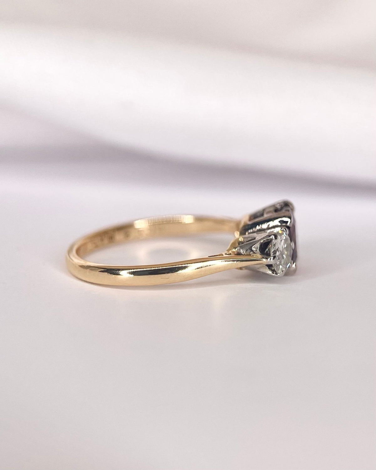 Bague Trilogie Tourmaline Rose Pêche 0.89 carat & Diamants 0.50 carat "Eden" - Elliade Paris