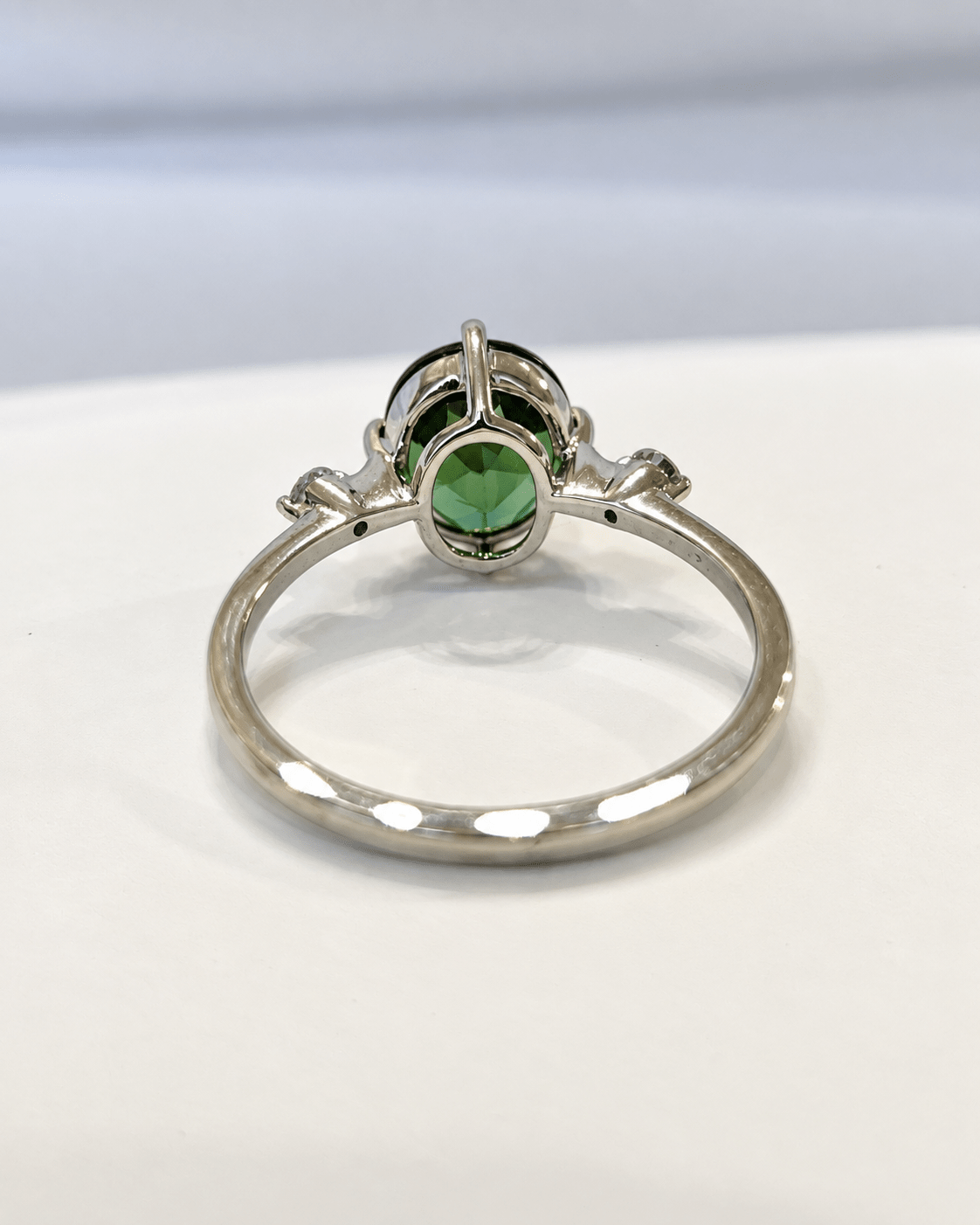 Bague Trilogie Tourmaline Verte 1.79 carat & Diamants "Yolanda" - Elliade Paris