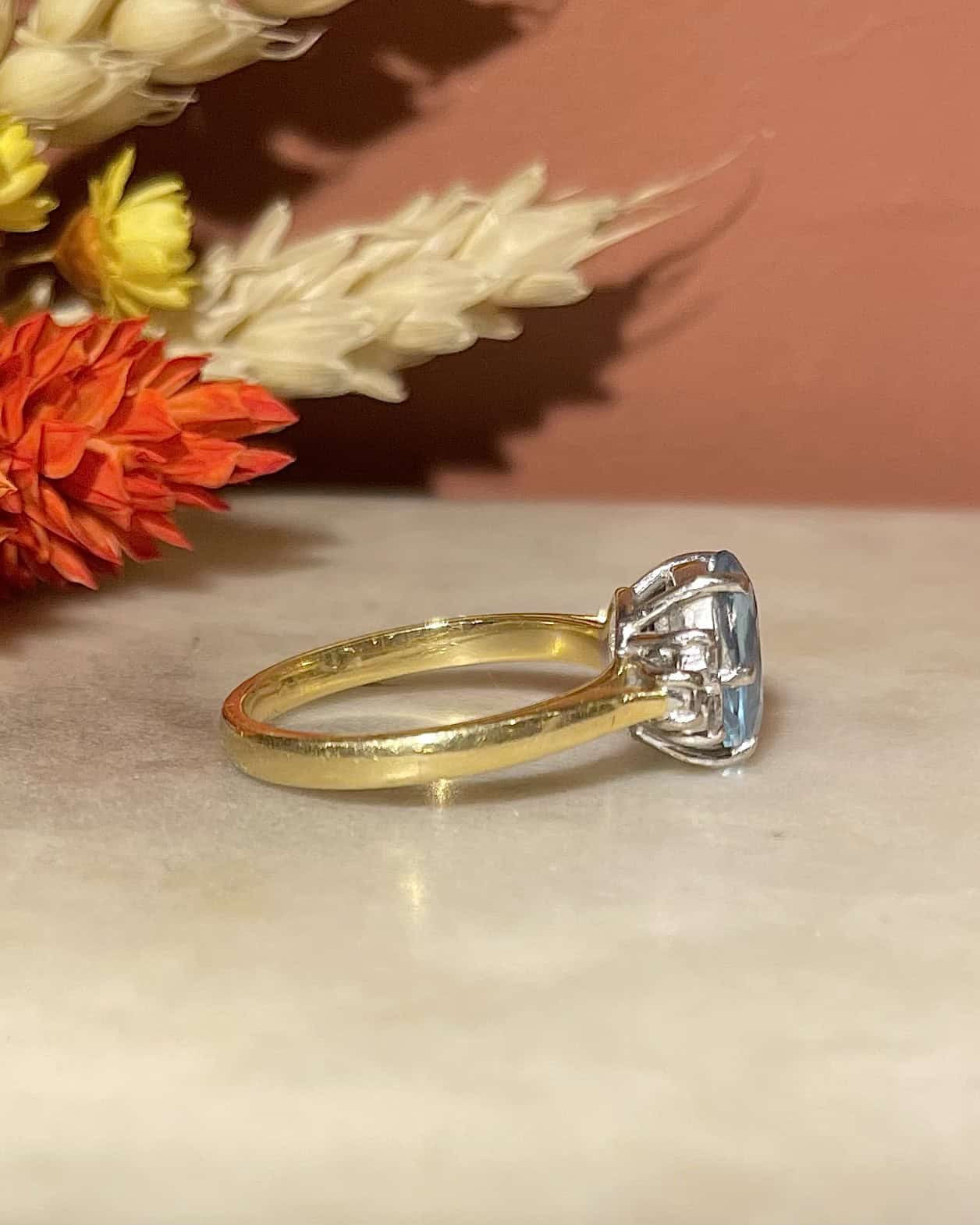 Anillo "Diana" de trilogía de aguamarina y diamantes de 1,25 quilates