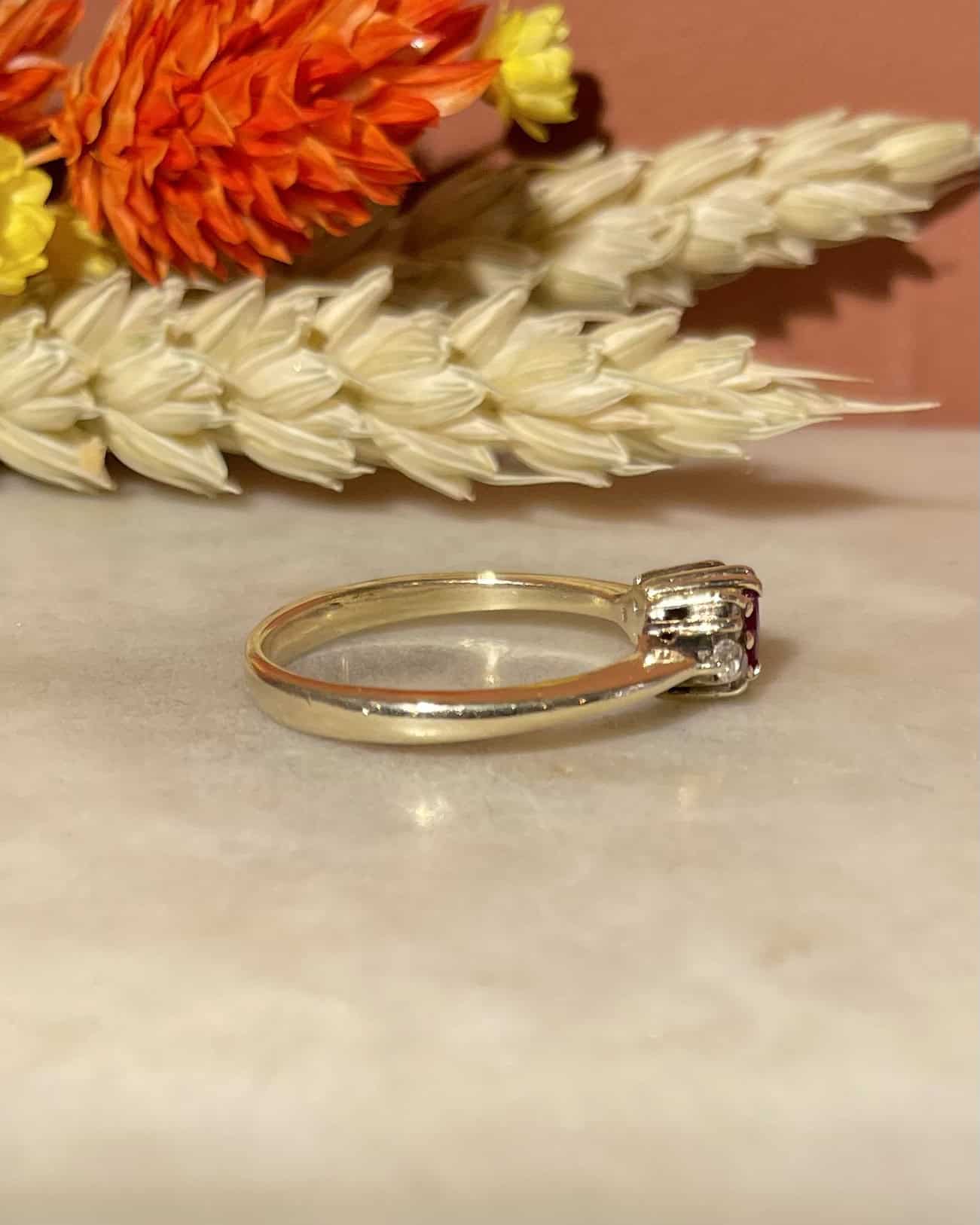 Anillo vintage de rubíes y diamantes "Zoé"