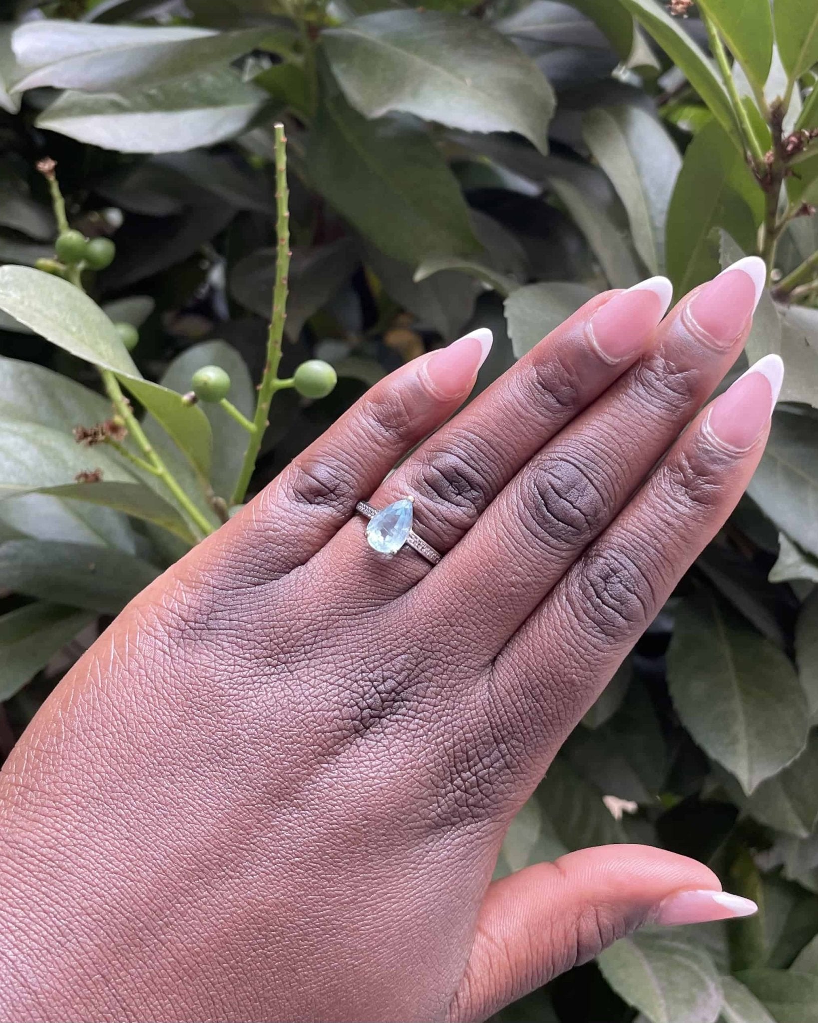 Bague Vintage Aigue - Marine 1.90 carat & 16 Diamants "Hilda" - Elliade Paris