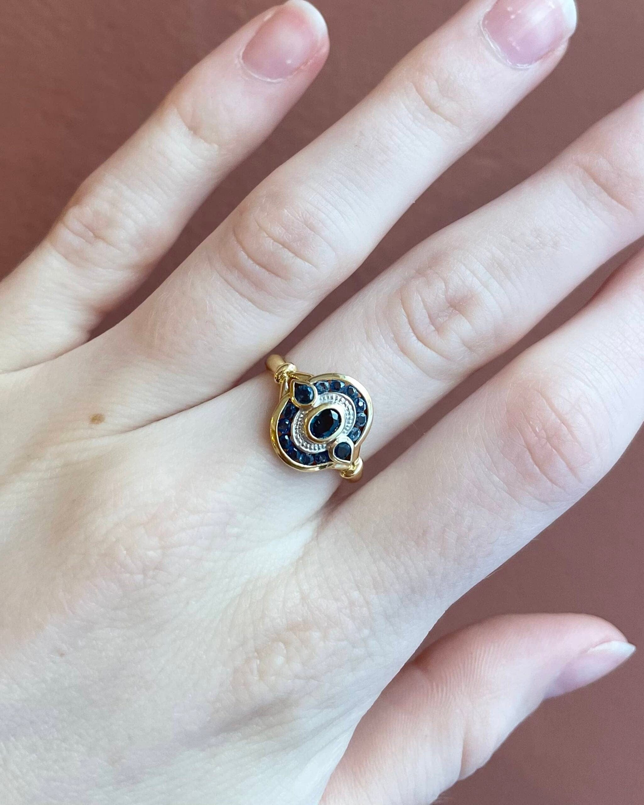 Anillo estilo Art Déco con 15 zafiros "Alana"