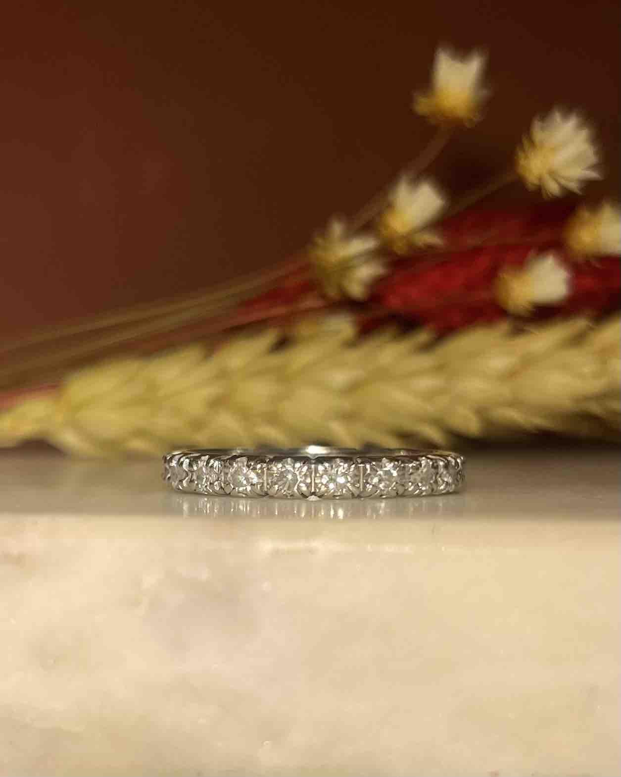 "Amalia" 20 Diamond American Wedding Band