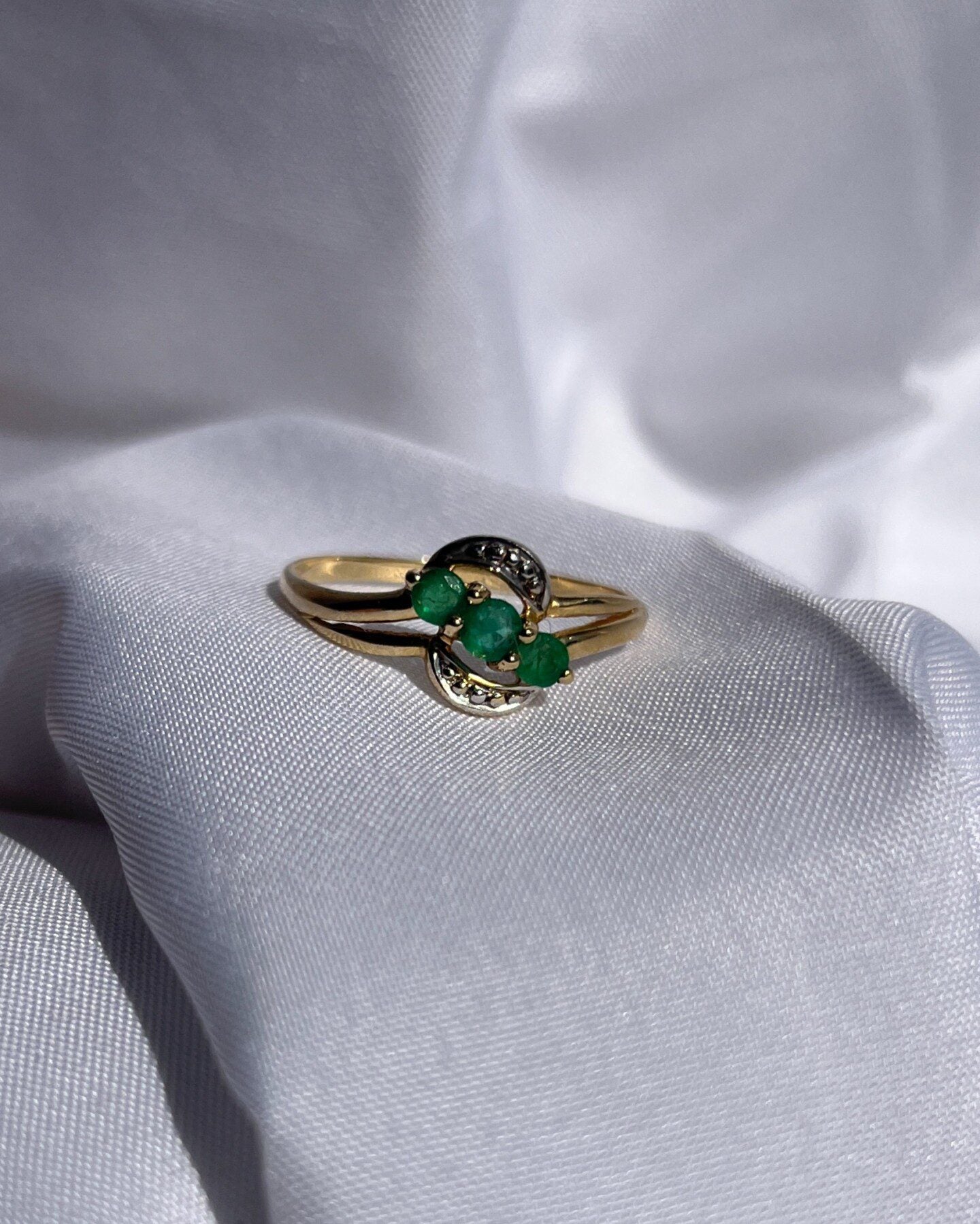 Bague vintage trilogie émeraudes "Axelle" - Elliade Paris