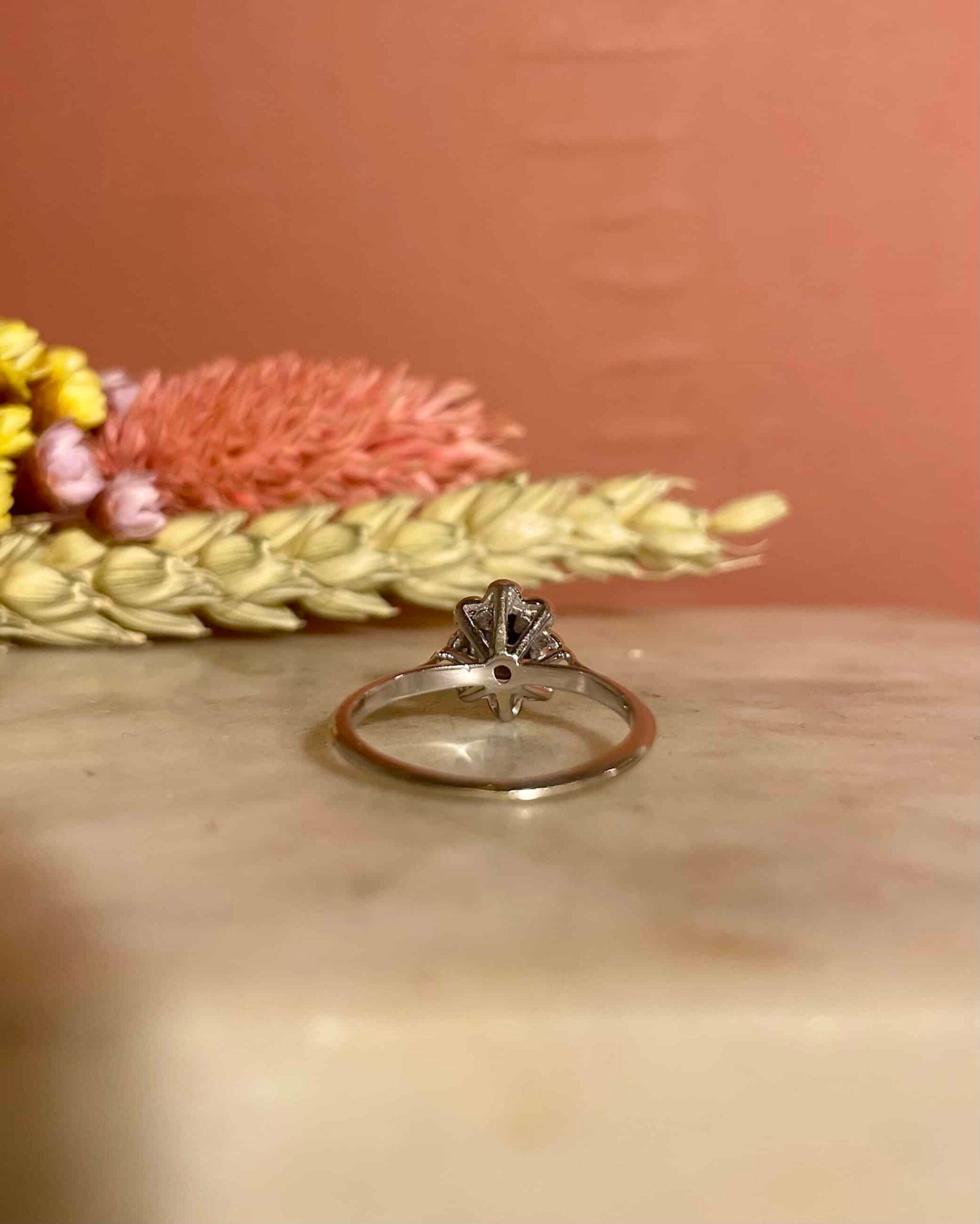 Anillo de margaritas de zafiro y diamantes "Jelena"