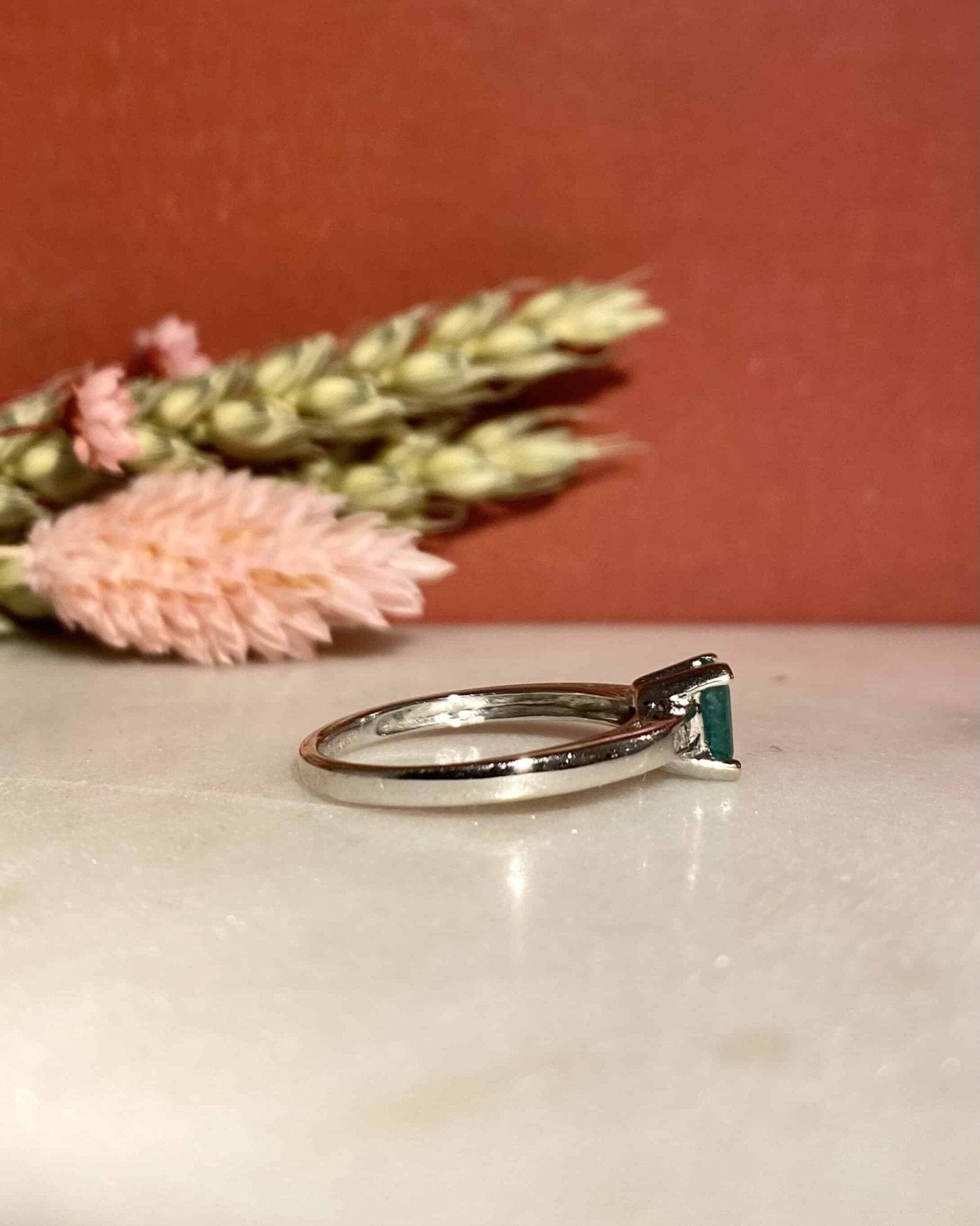 Bague Vintage Emeraude 0.50 carat & Diamants "Alexia" - Elliade Paris