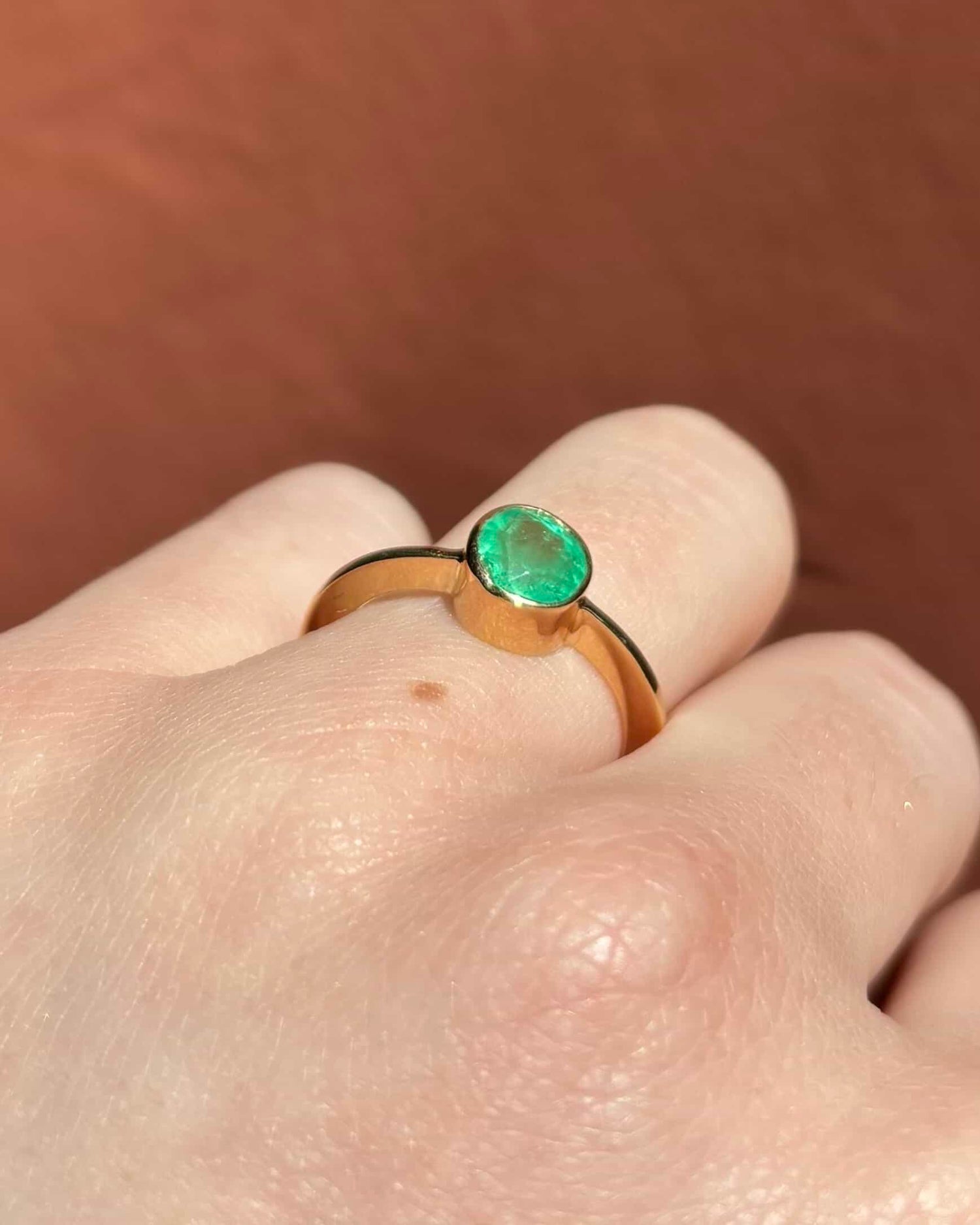 Anillo solitario de esmeralda de 1 quilate "Kiera"