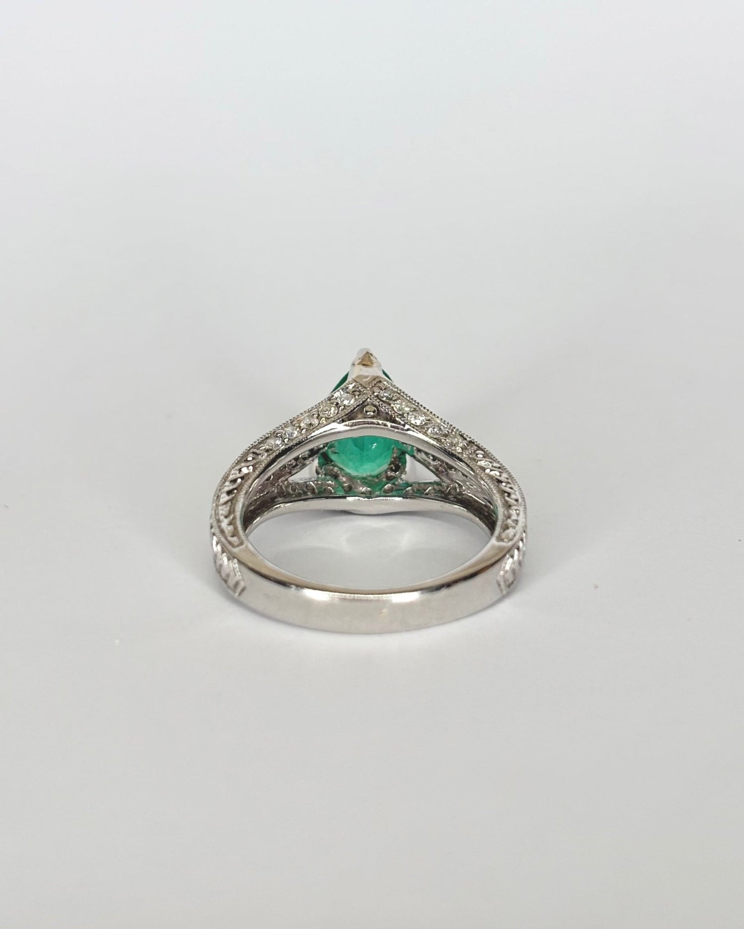 Bague Vintage Émeraude 2 cts & 33 Diamants "Gladys" - Elliade Paris