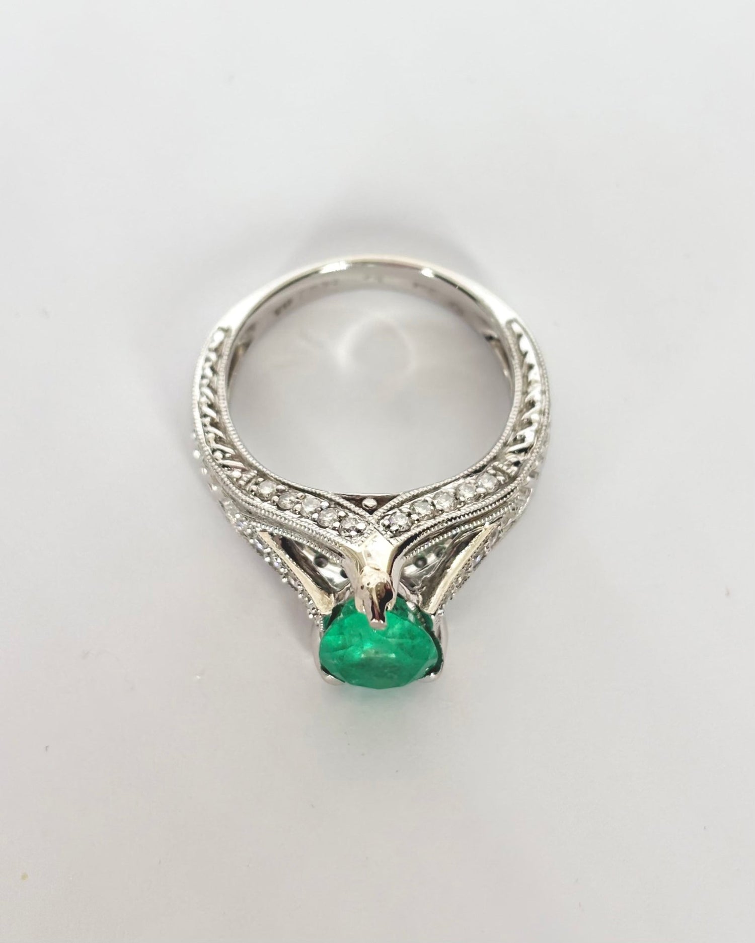Bague Vintage Émeraude 2 cts & 33 Diamants "Gladys" - Elliade Paris