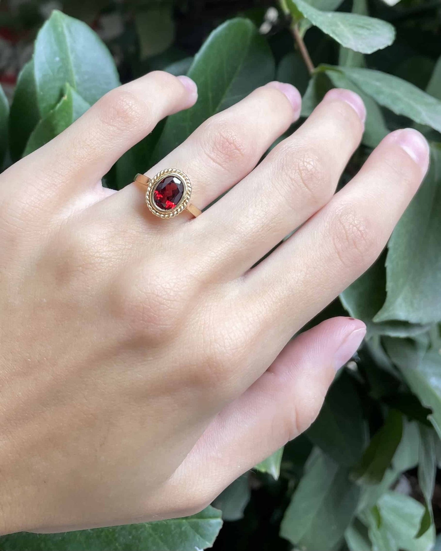 Bague Vintage Grenat 1.45 Carat "Ellia" - Elliade Paris