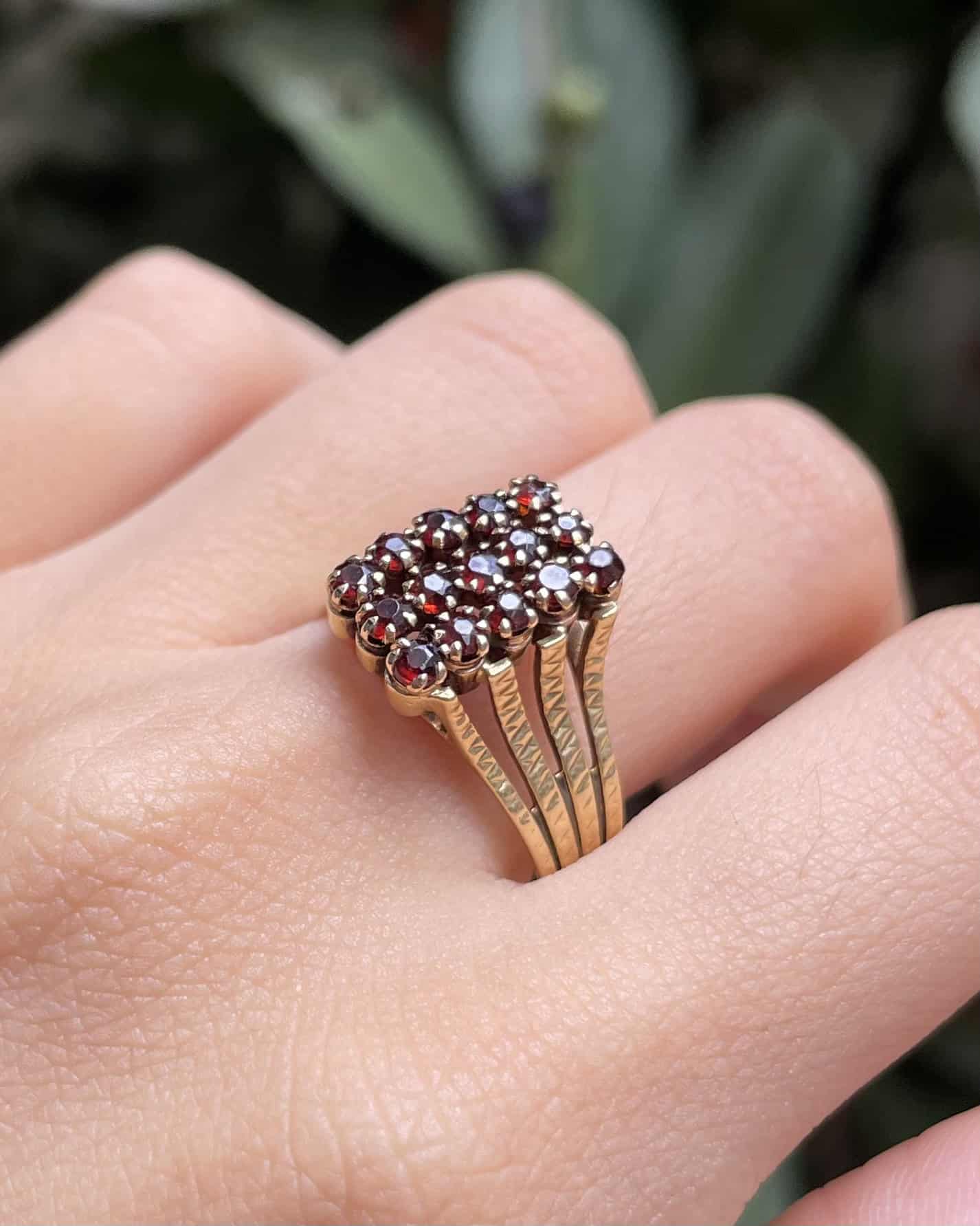 Anillo vintage de granate "Atila"