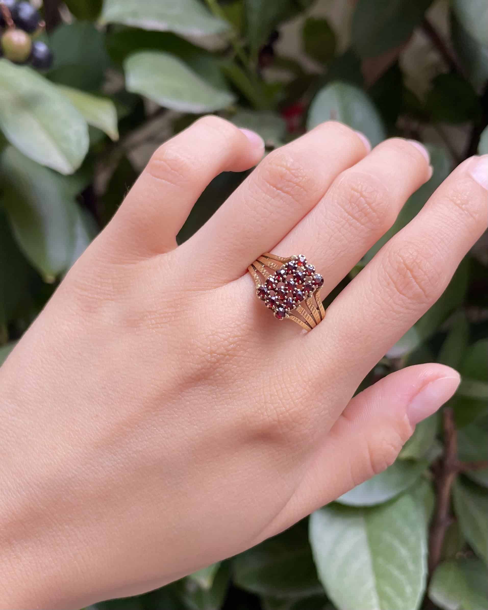 Anillo vintage de granate "Atila"