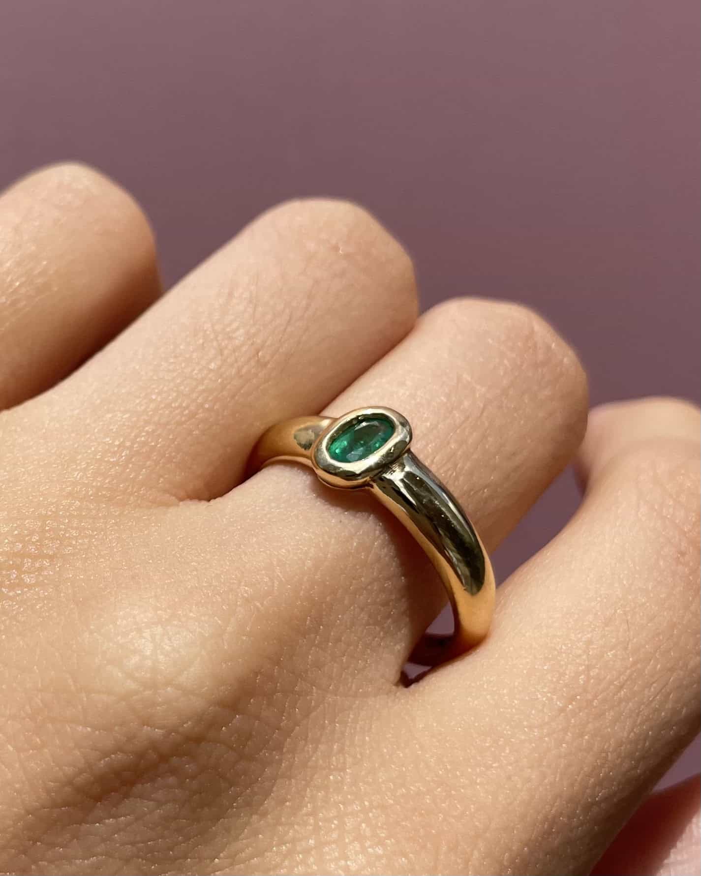 Bague Vintage Jonc Émeraude "Yona" - Elliade Paris
