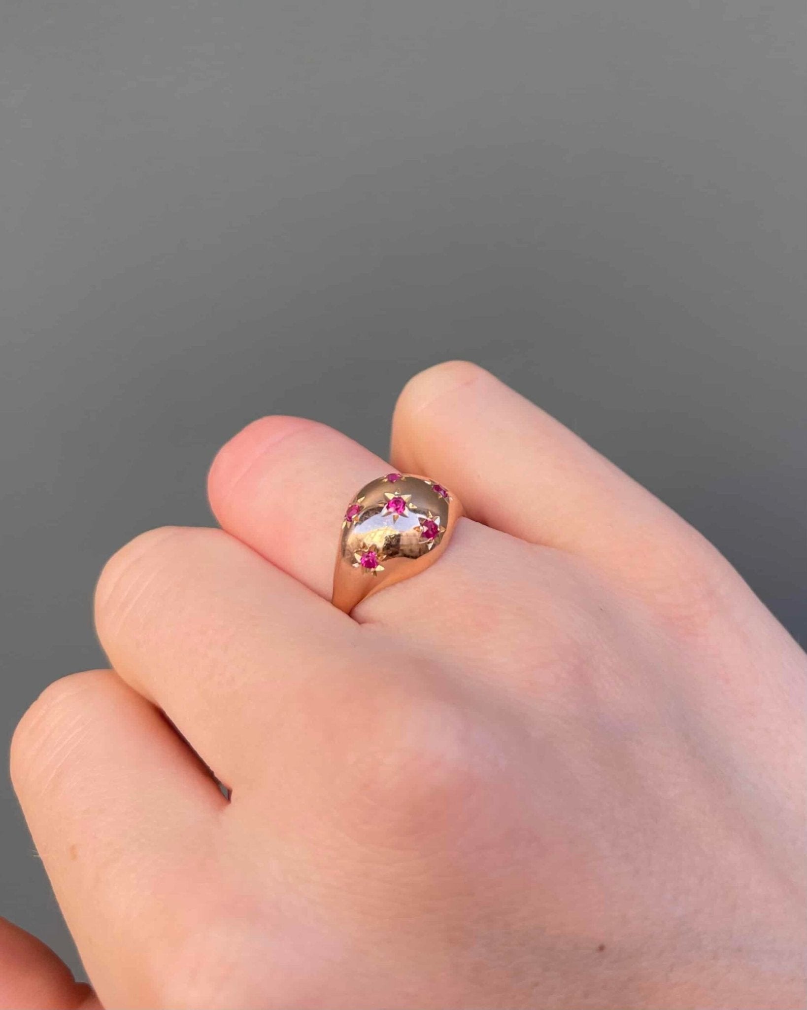Bague Vintage Jonc Étoilé Rubis "Jaya" - Elliade Paris
