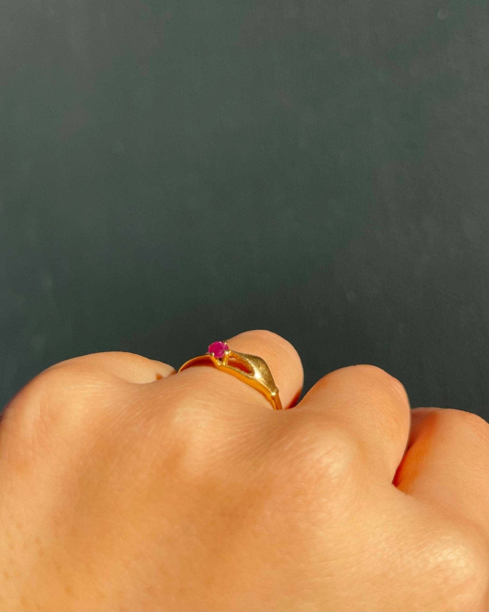 Bague Vintage Main Rubis "Maeve" - Elliade Paris