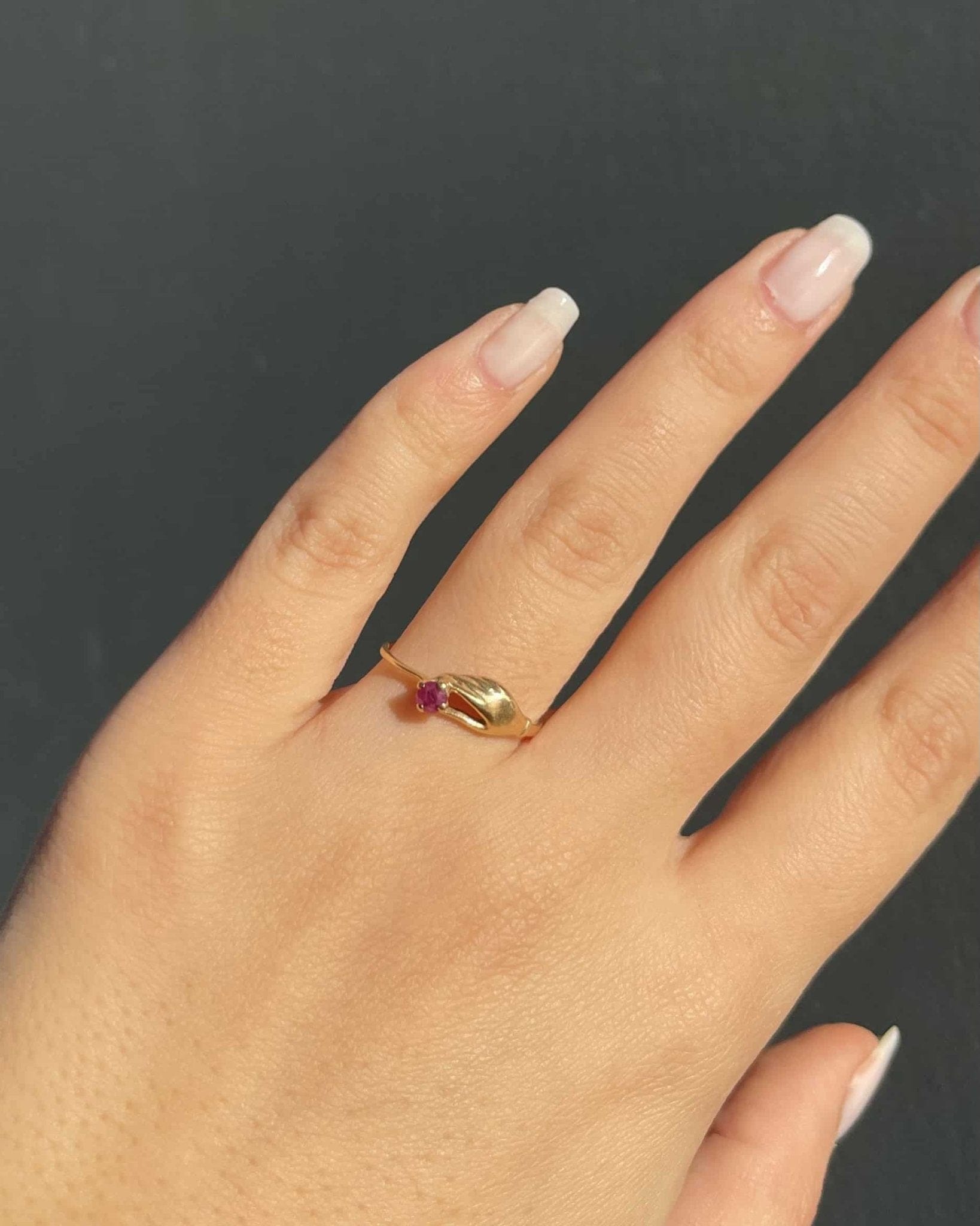 Bague Vintage Main Rubis "Maeve" - Elliade Paris