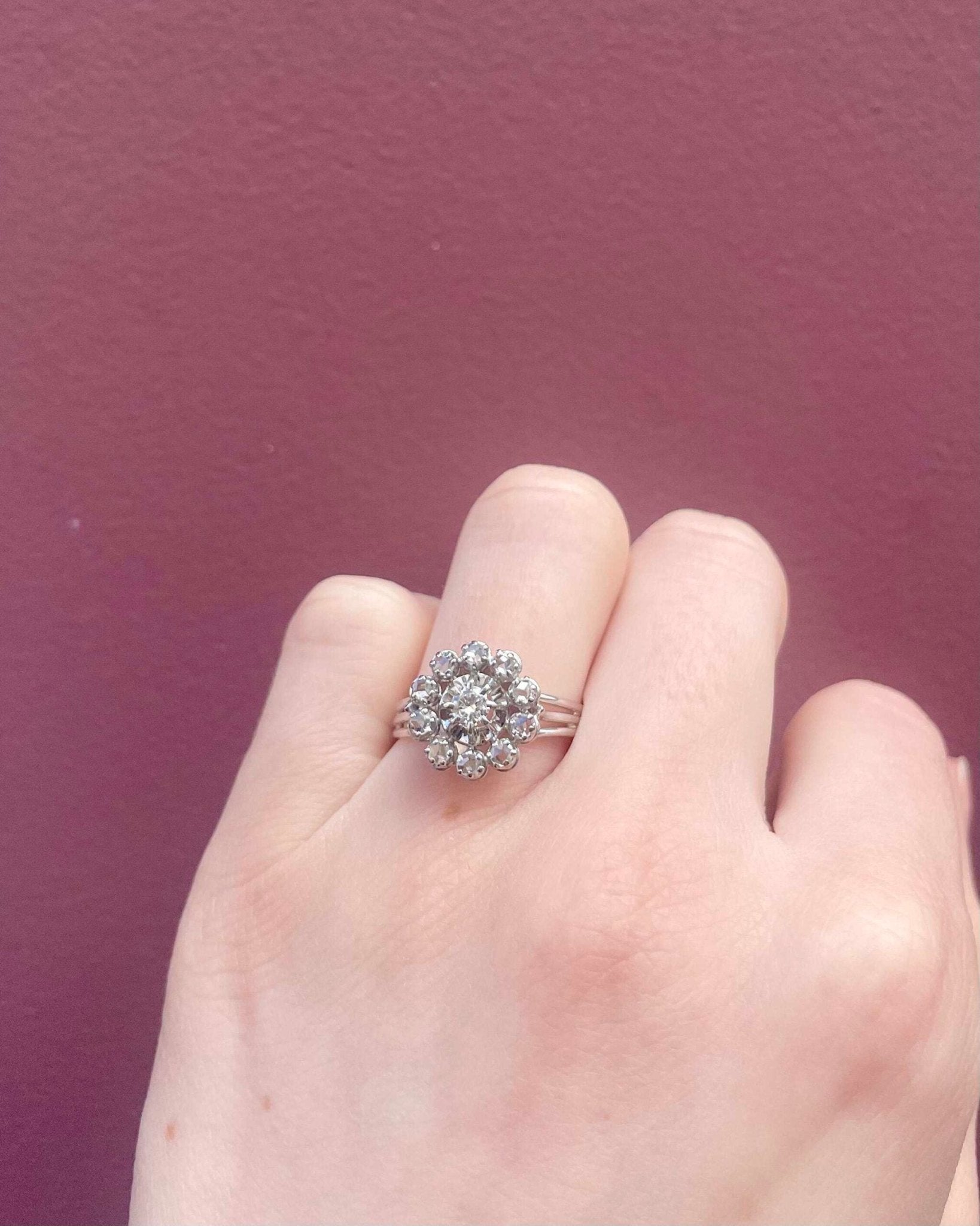 Bague Vintage Marguerite 11 Diamants 0.75 Carat "Joyce" - Elliade Paris
