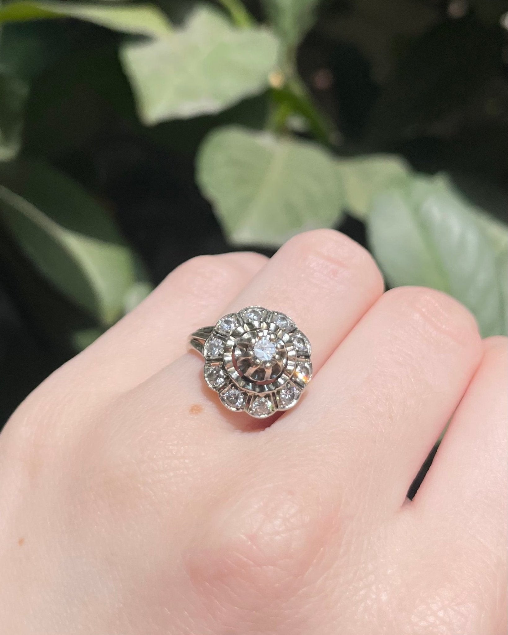 Bague Vintage Marguerite 11 Diamants 0.75 Carat "Joyce" - Elliade Paris