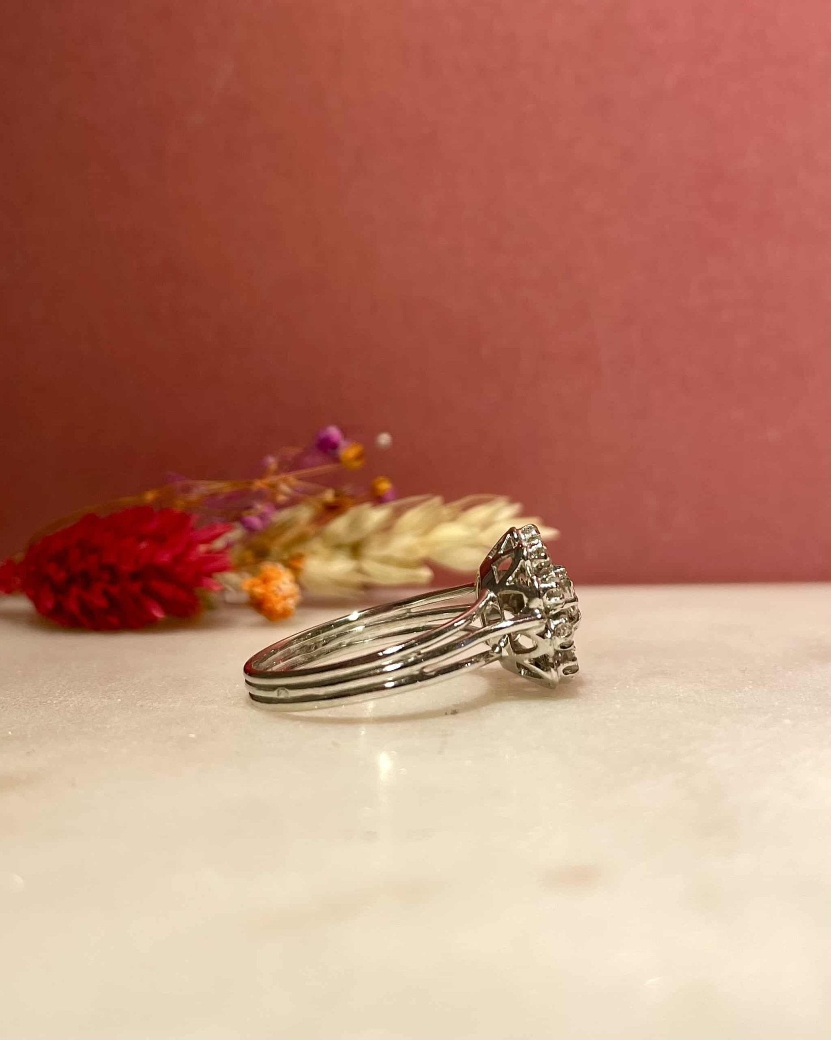 Bague Vintage Marguerite 11 Diamants 0.75 Carat "Joyce" - Elliade Paris