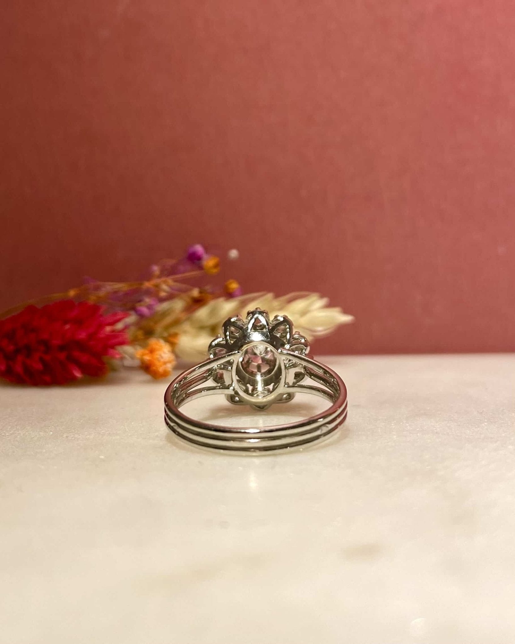 Bague Vintage Marguerite 11 Diamants 0.75 Carat "Joyce" - Elliade Paris