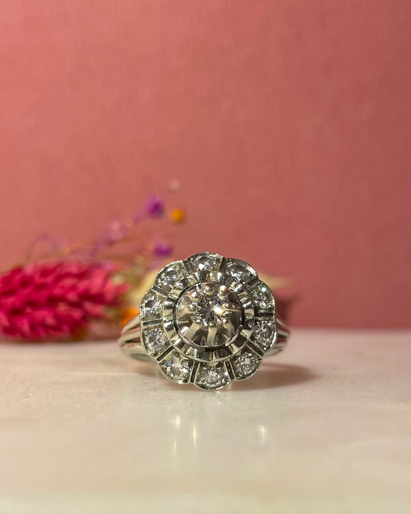 Bague Vintage Marguerite 11 Diamants 0.75 Carat "Joyce" - Elliade Paris