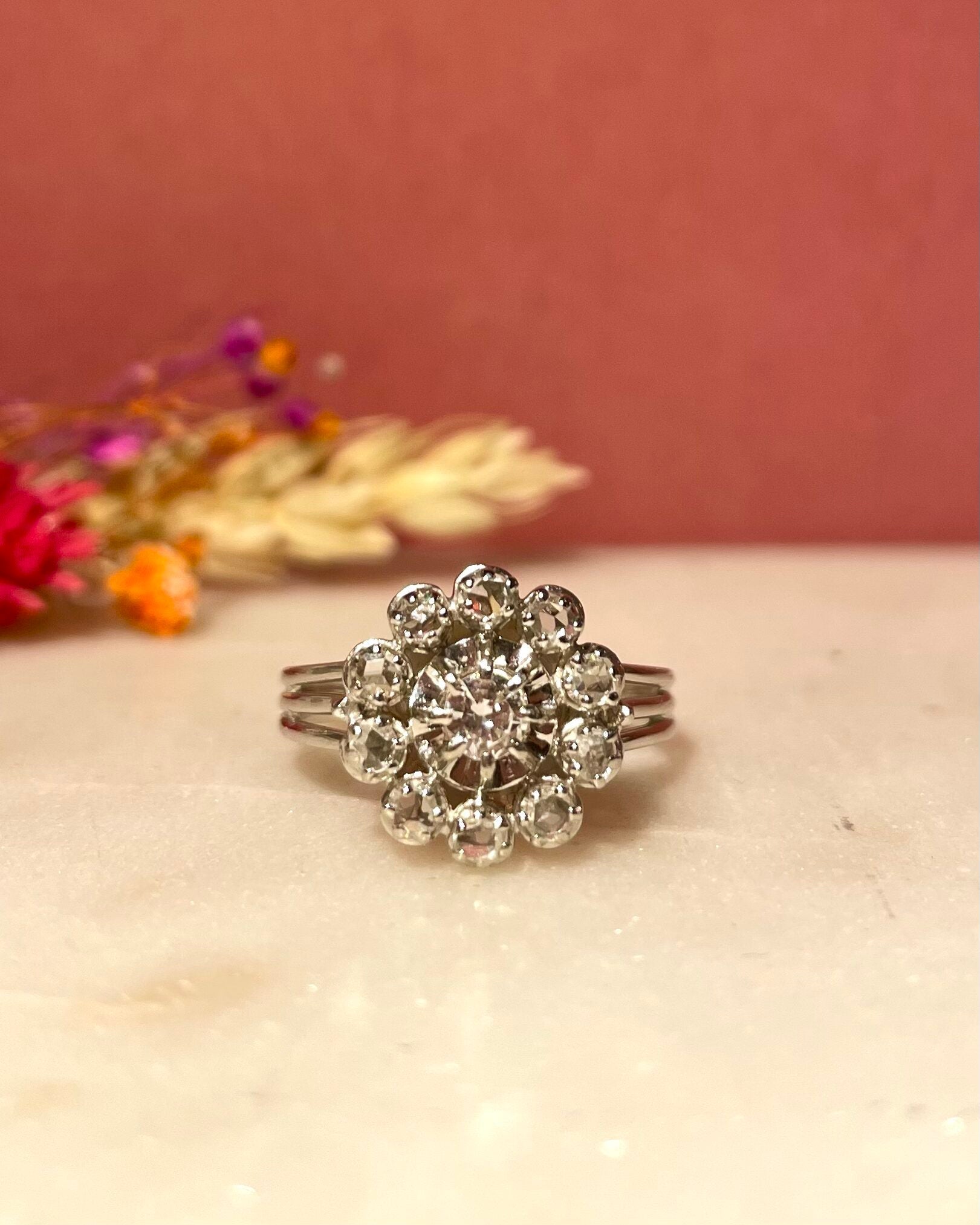 Bague Vintage Marguerite 11 Diamants 0.75 Carat "Joyce" - Elliade Paris