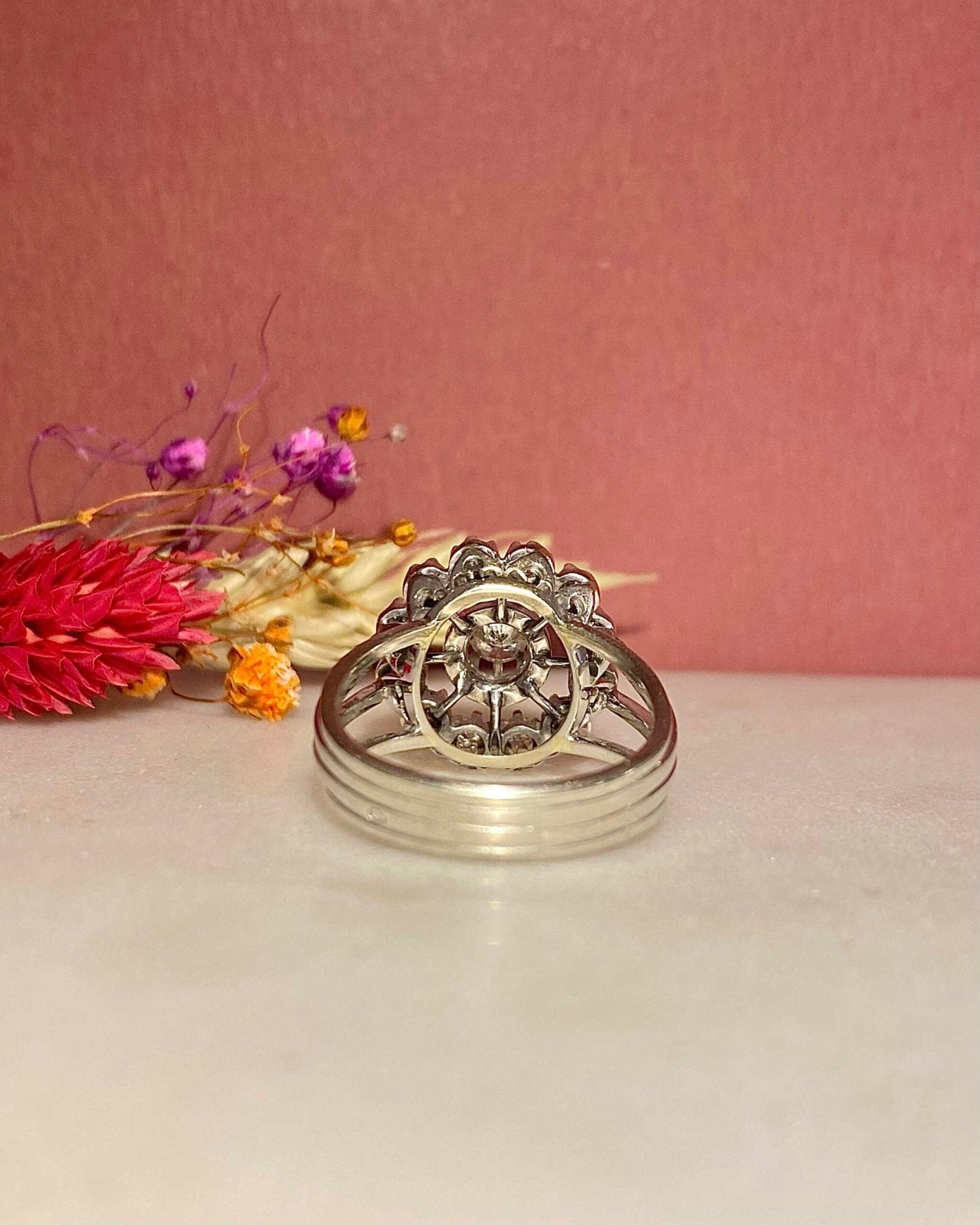 Bague Vintage Marguerite 13 Diamants "Iris" - Elliade Paris