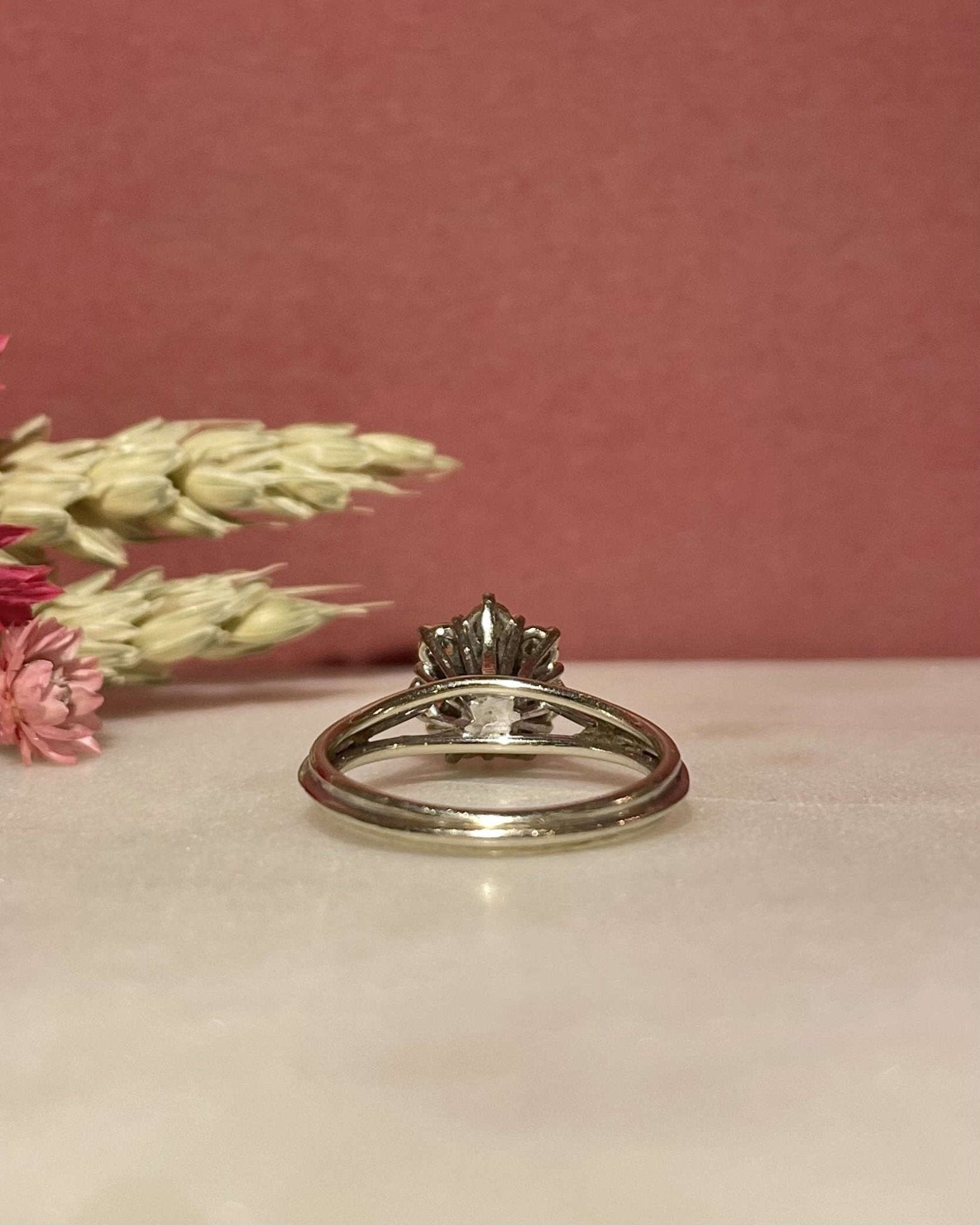 Bague Vintage Marguerite Diamants 0.64 carat "Bella" - Elliade Paris