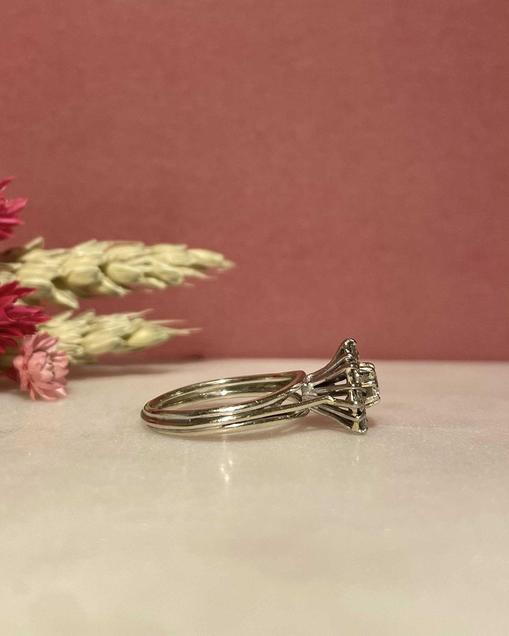 Bague Vintage Marguerite Diamants 0.64 carat "Bella" - Elliade Paris