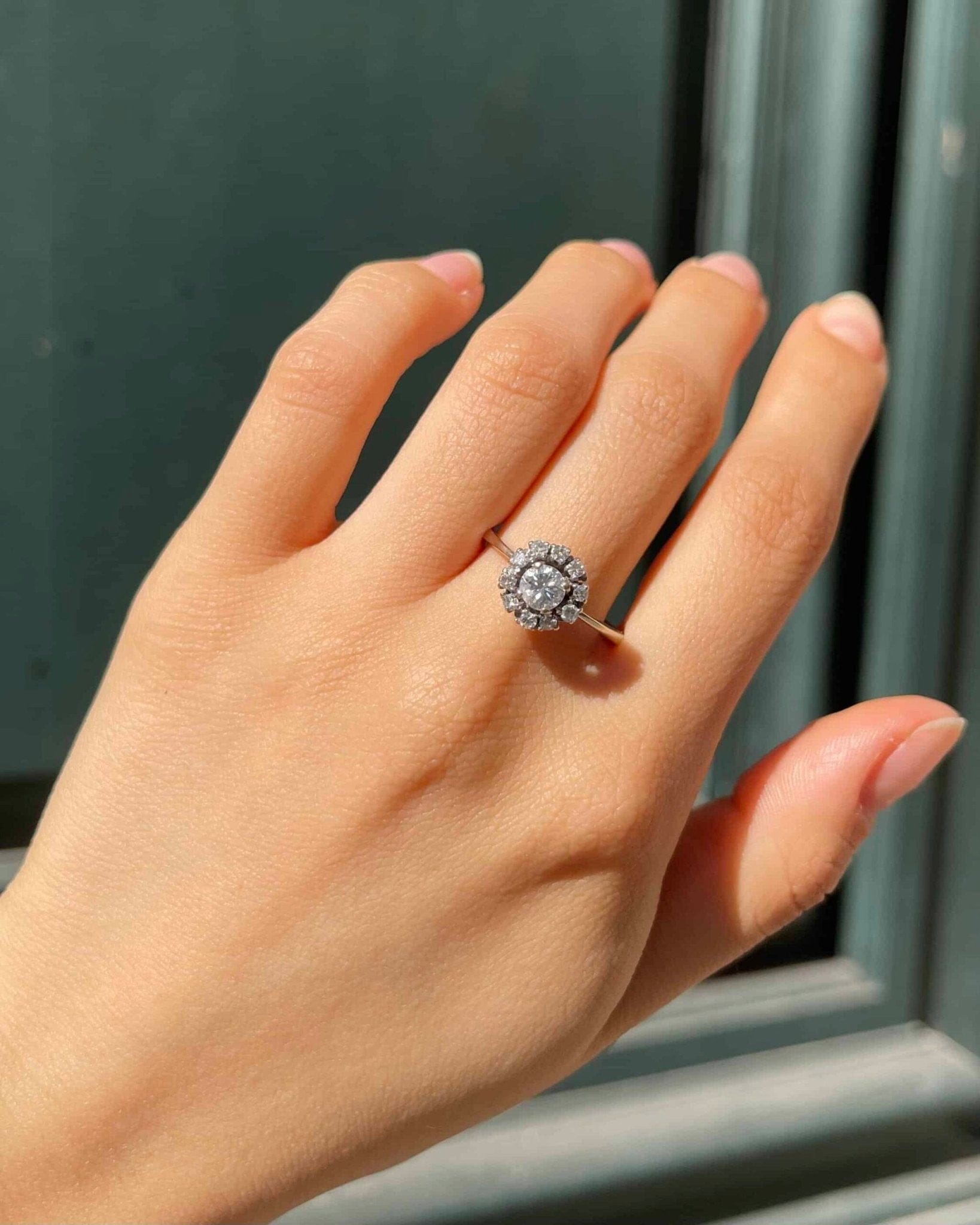 Bague Vintage Marguerite Diamants 0.65 carat "Leah" - Elliade Paris