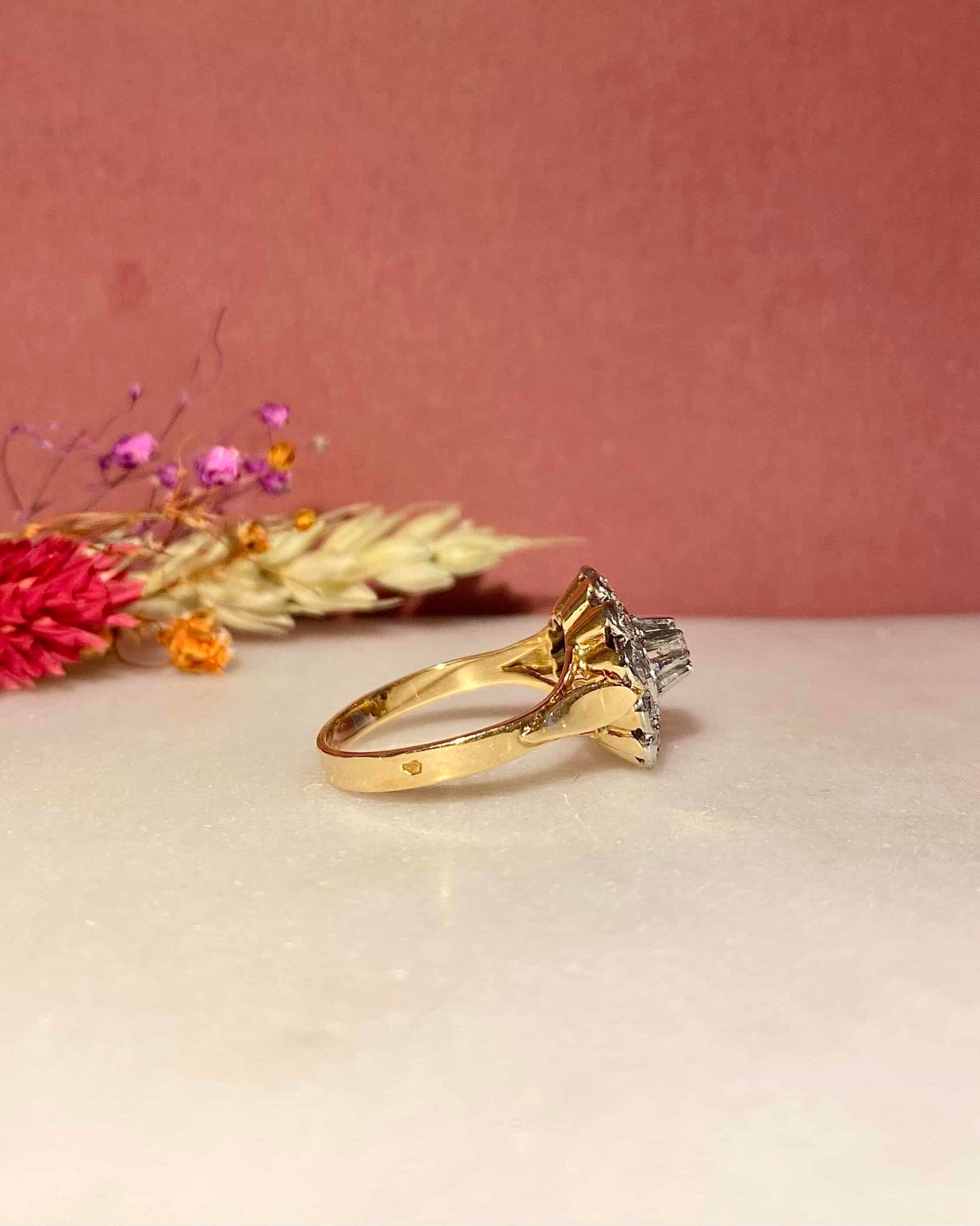 Bague Marguerite Art-Déco 13 Diamants 0.46 carat "Chloé" - Elliade Paris