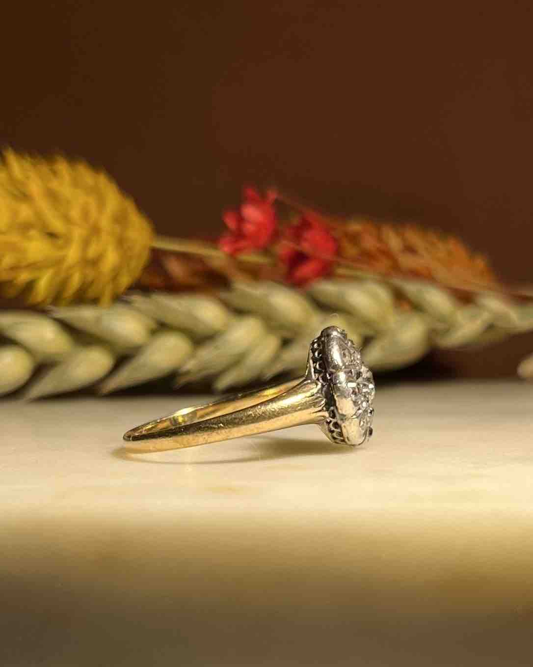 Bague Vintage Marguerite Diamants "Taylor" - Elliade Paris