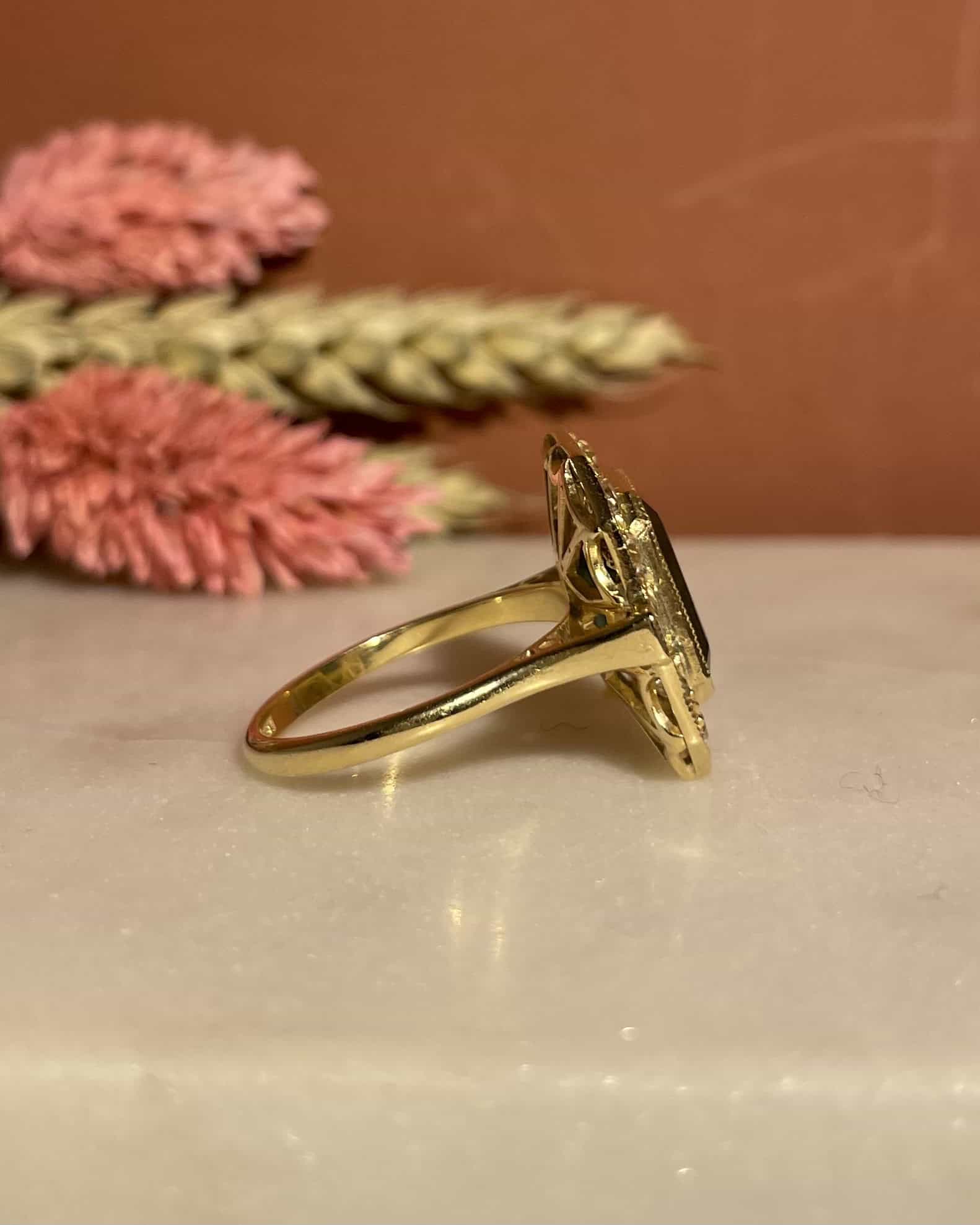 Bague Style Art-Déco Émeraude 4.70 carats & 14 Diamants"Isamélia"