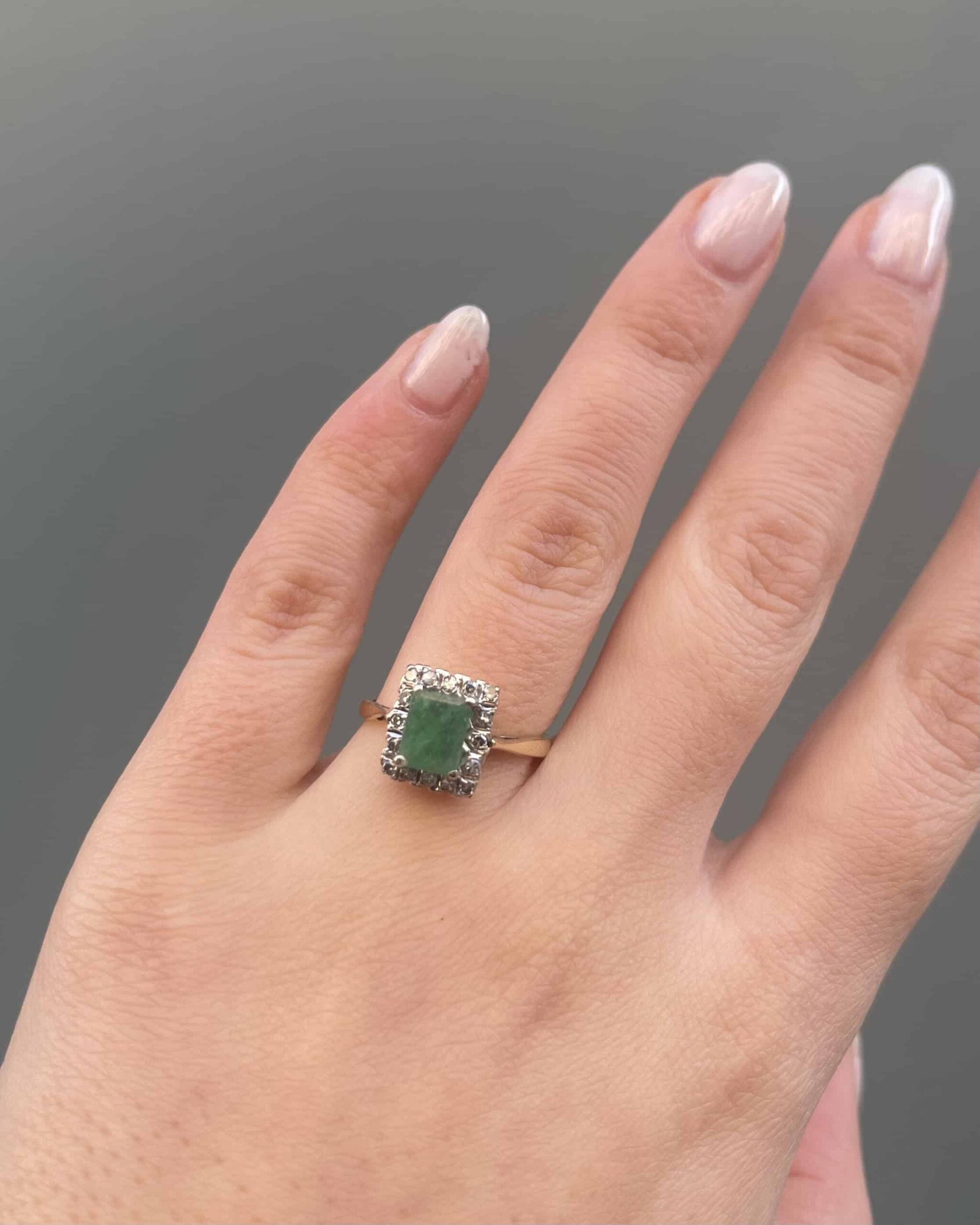 Bague Marguerite Émeraude 0.80 Carat & 16 Diamants "Emmy"