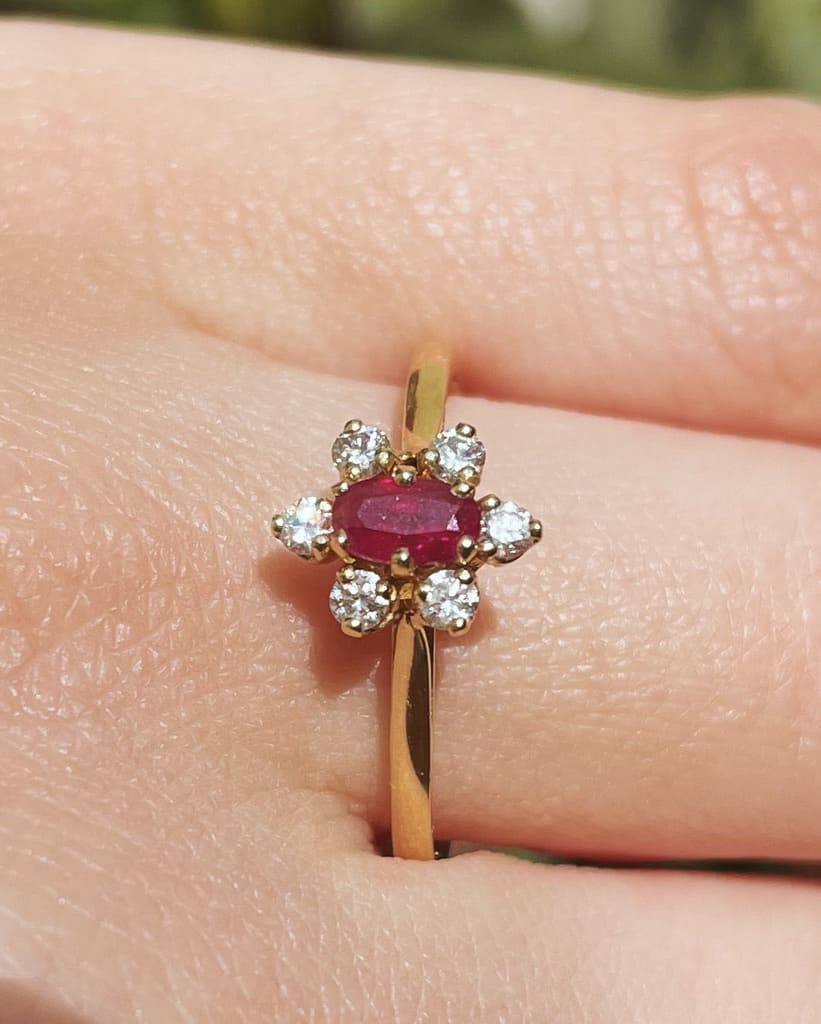 Bague Vintage Marguerite Rubis "Joy" - Elliade Paris