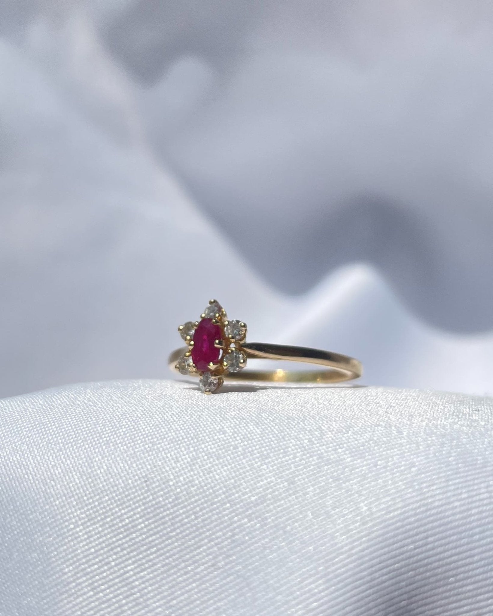 Bague Vintage Marguerite Rubis "Joy" - Elliade Paris
