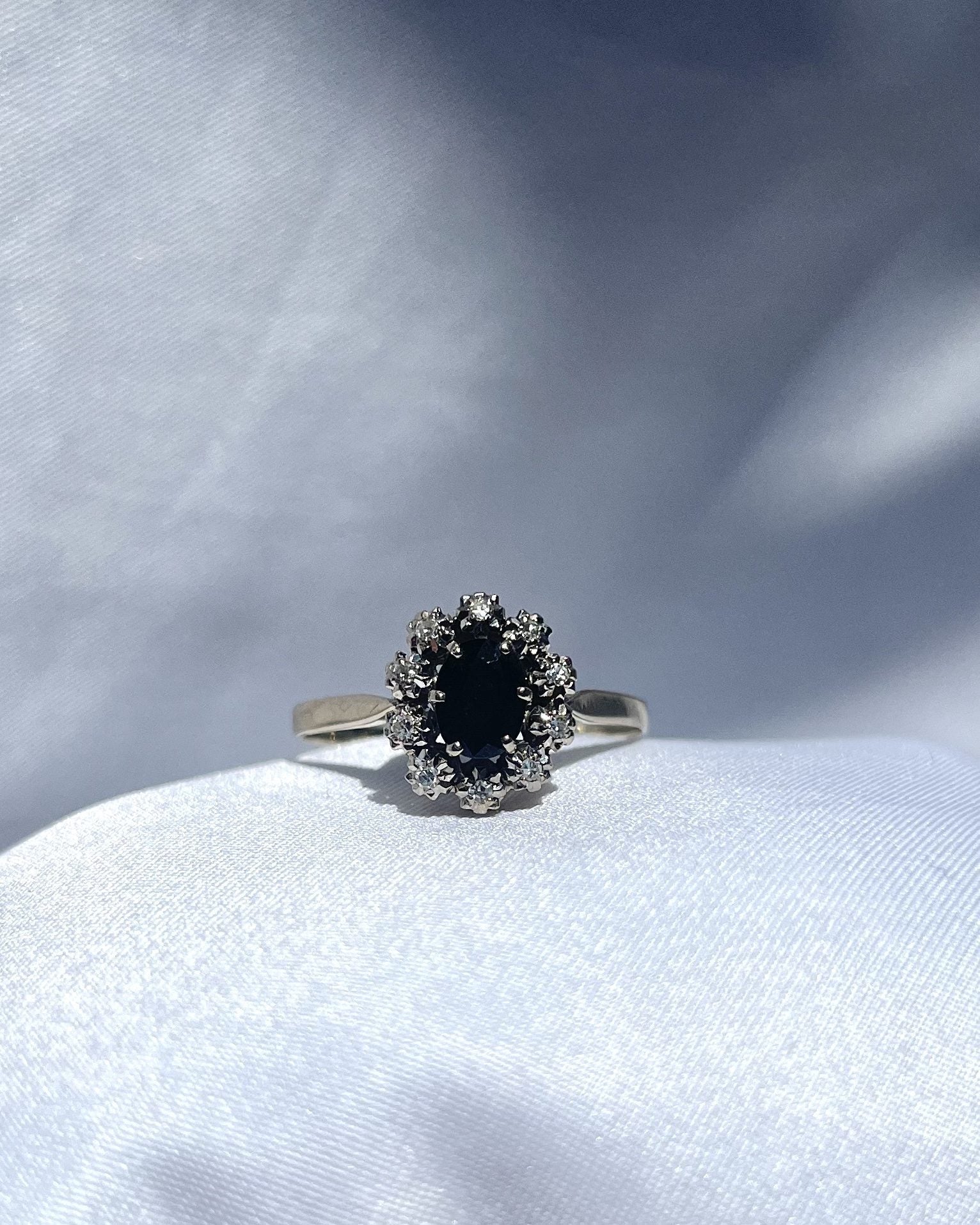 Bague Vintage Marguerite Saphir "Loïs" - Elliade Paris