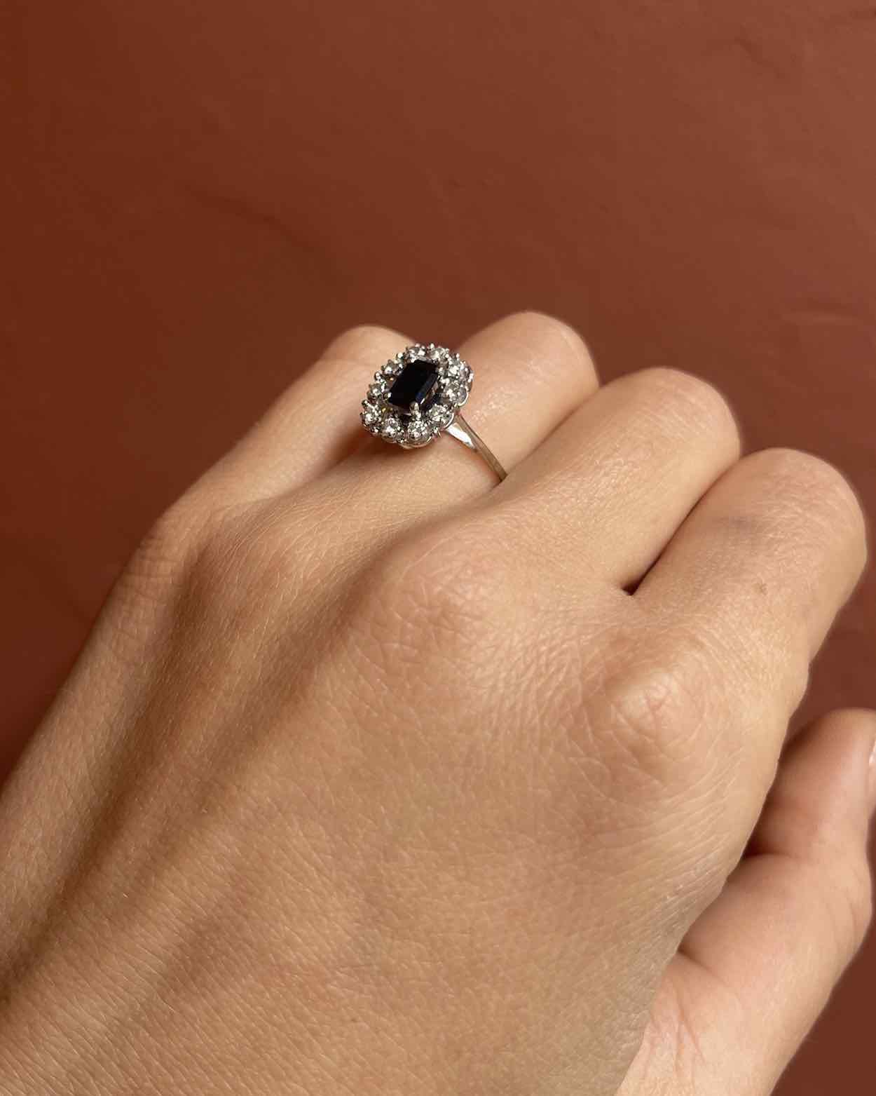 Bague Vintage Marguerite Saphir "Mina" - Elliade Paris