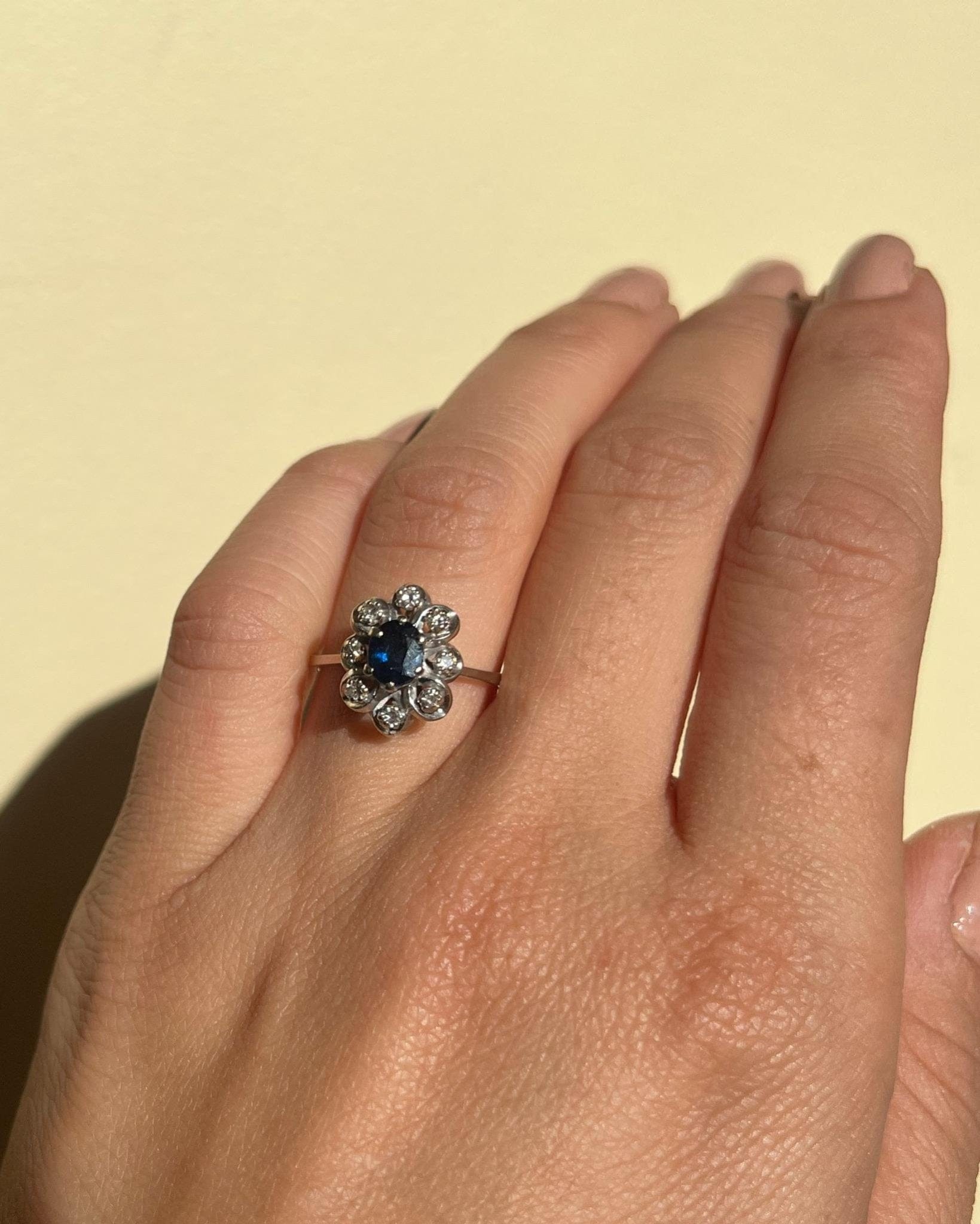 Bague Vintage Marguerite Saphir "Myali" - Elliade Paris