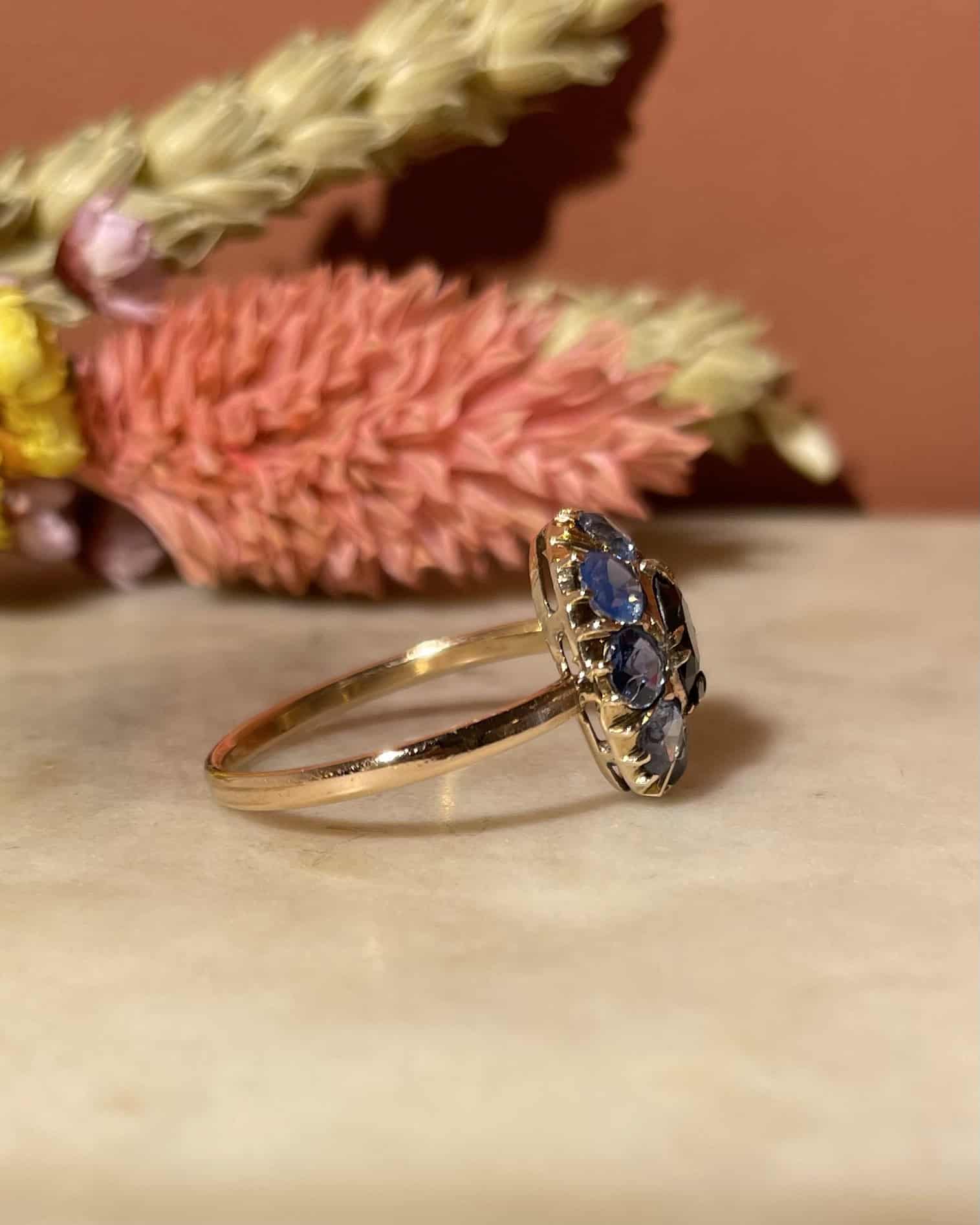 Bague Vintage Marguerite Saphirs 3 carats "Julia" - Elliade Paris