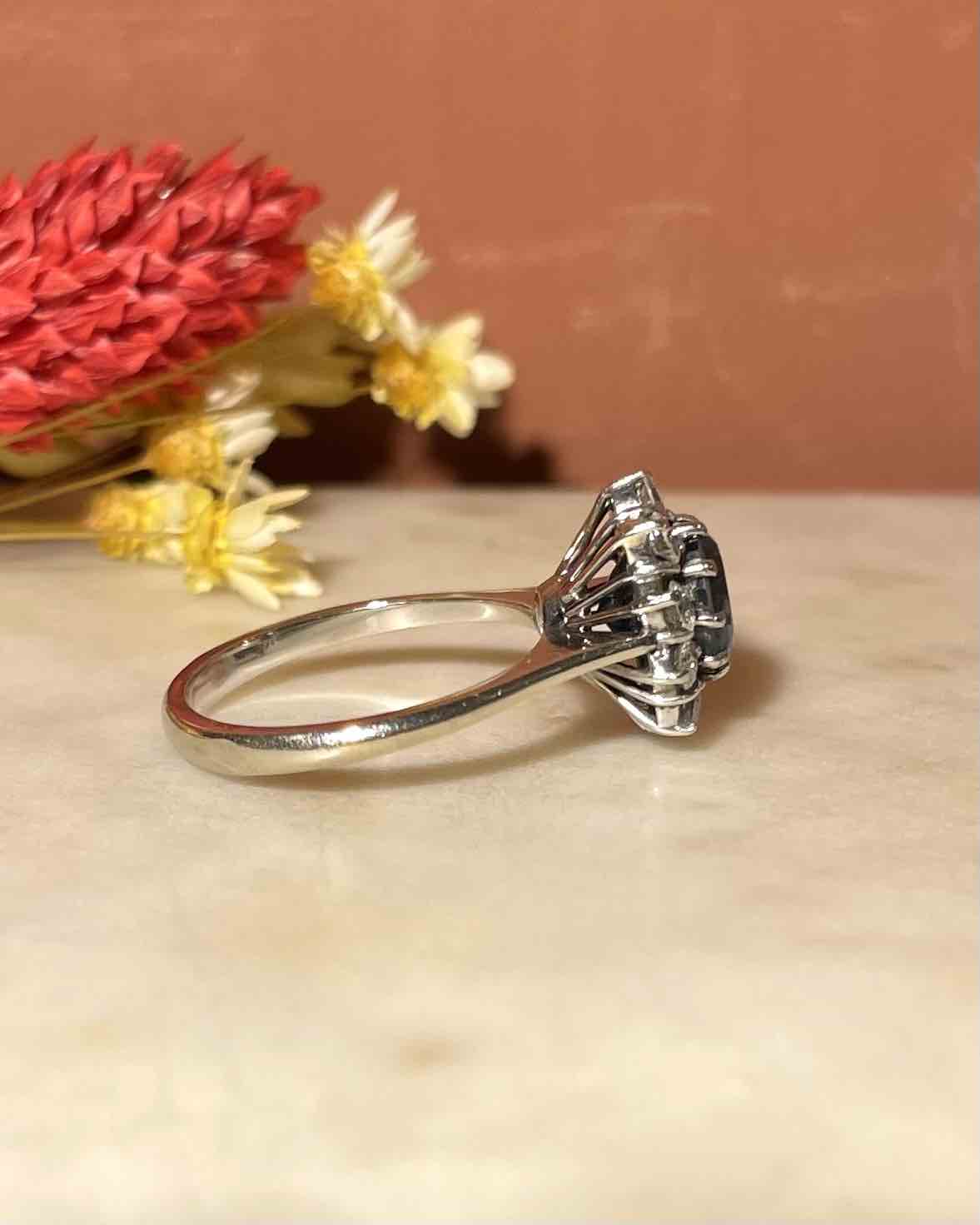 Bague Marguerite Saphir 2 carats & Diamants "Saroïse"