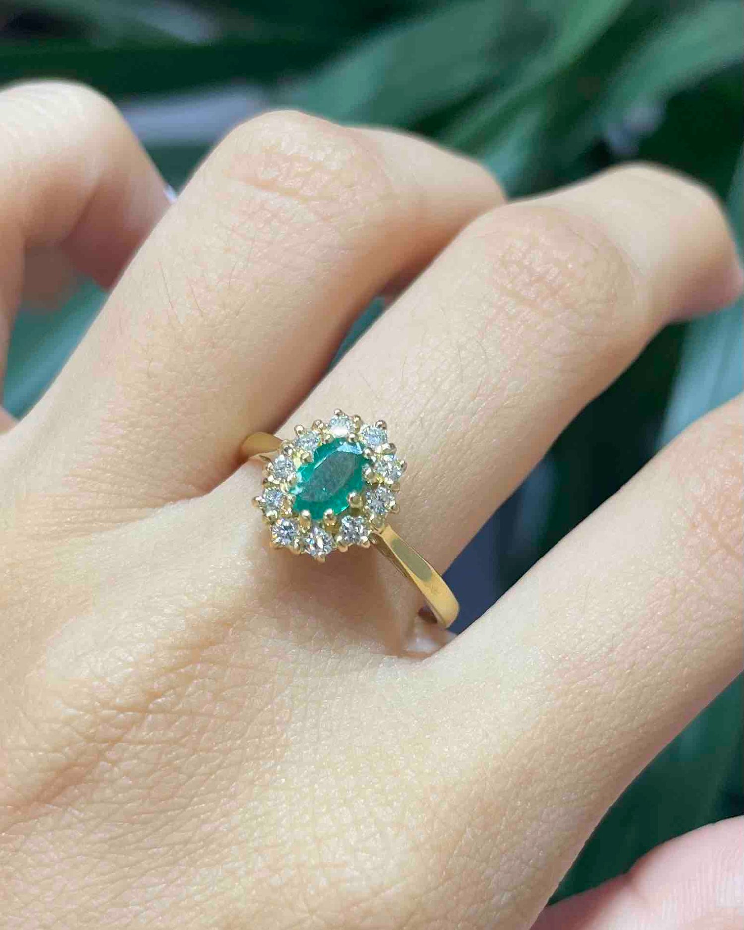 Anillo "Sonya" con margaritas de esmeralda y diamantes