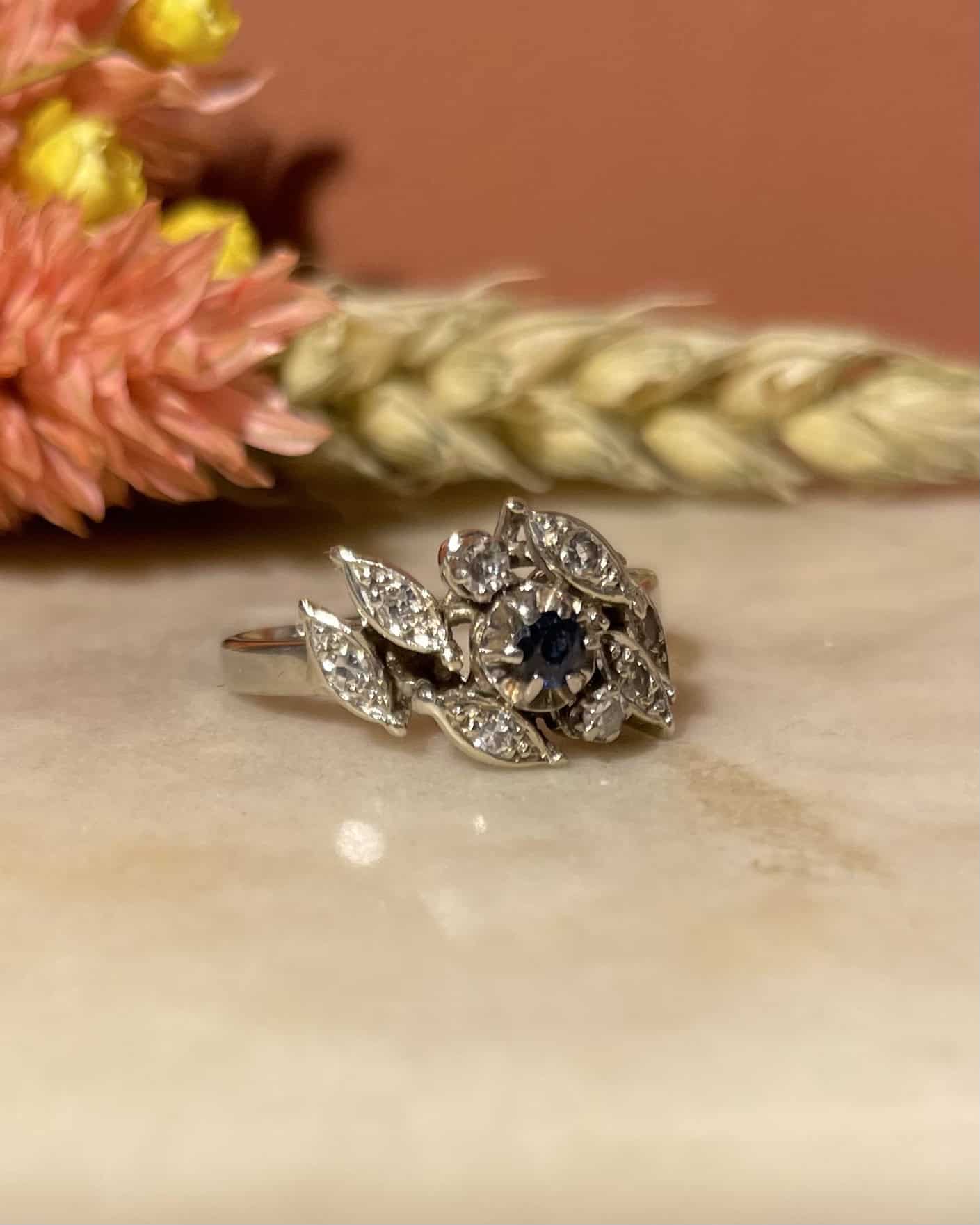 Bague Vintage Saphir & 8 Diamants "Avory" - Elliade Paris