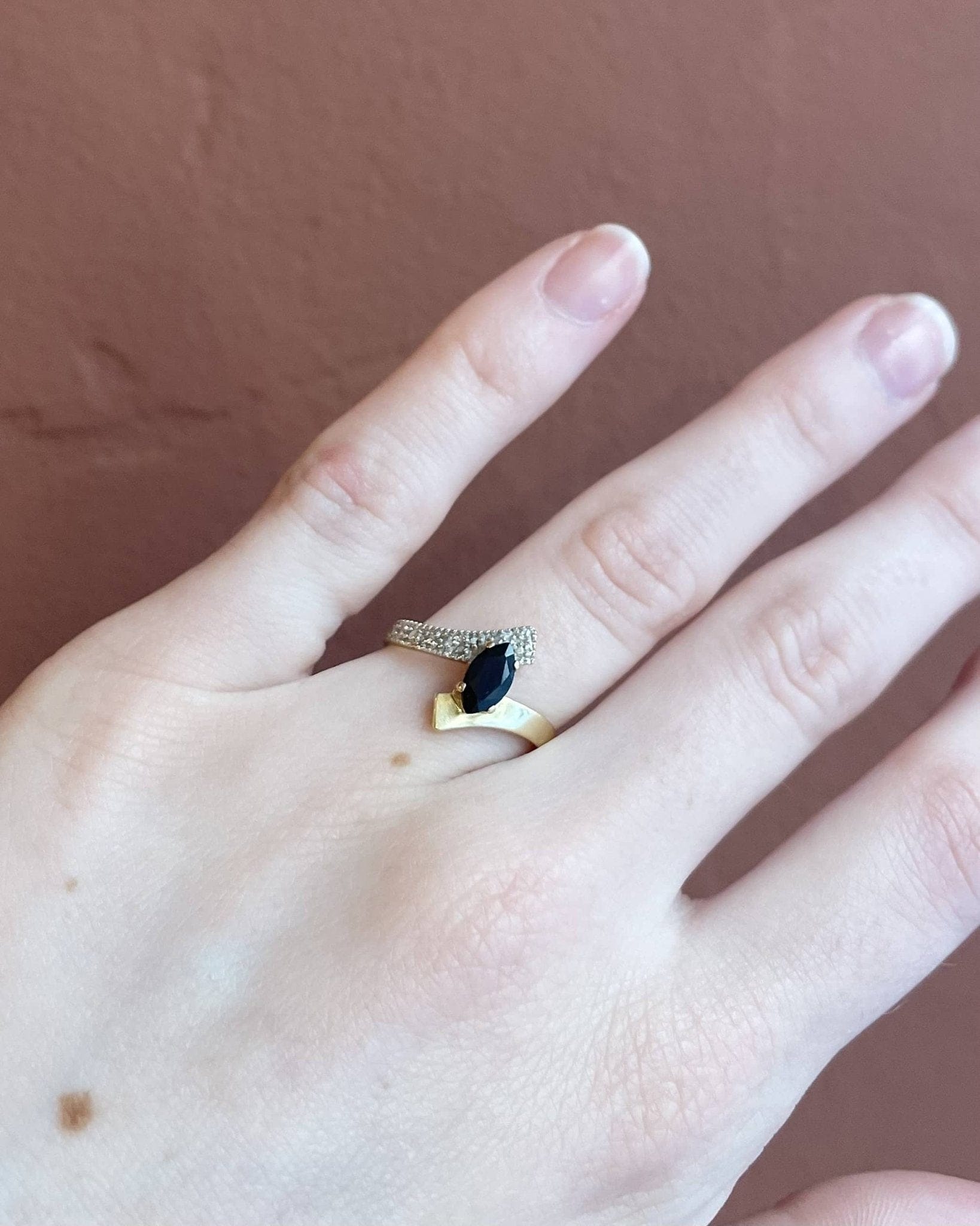 Bague Vintage Saphir Marquise 0.70 carat & Diamants "Gaya" - Elliade Paris