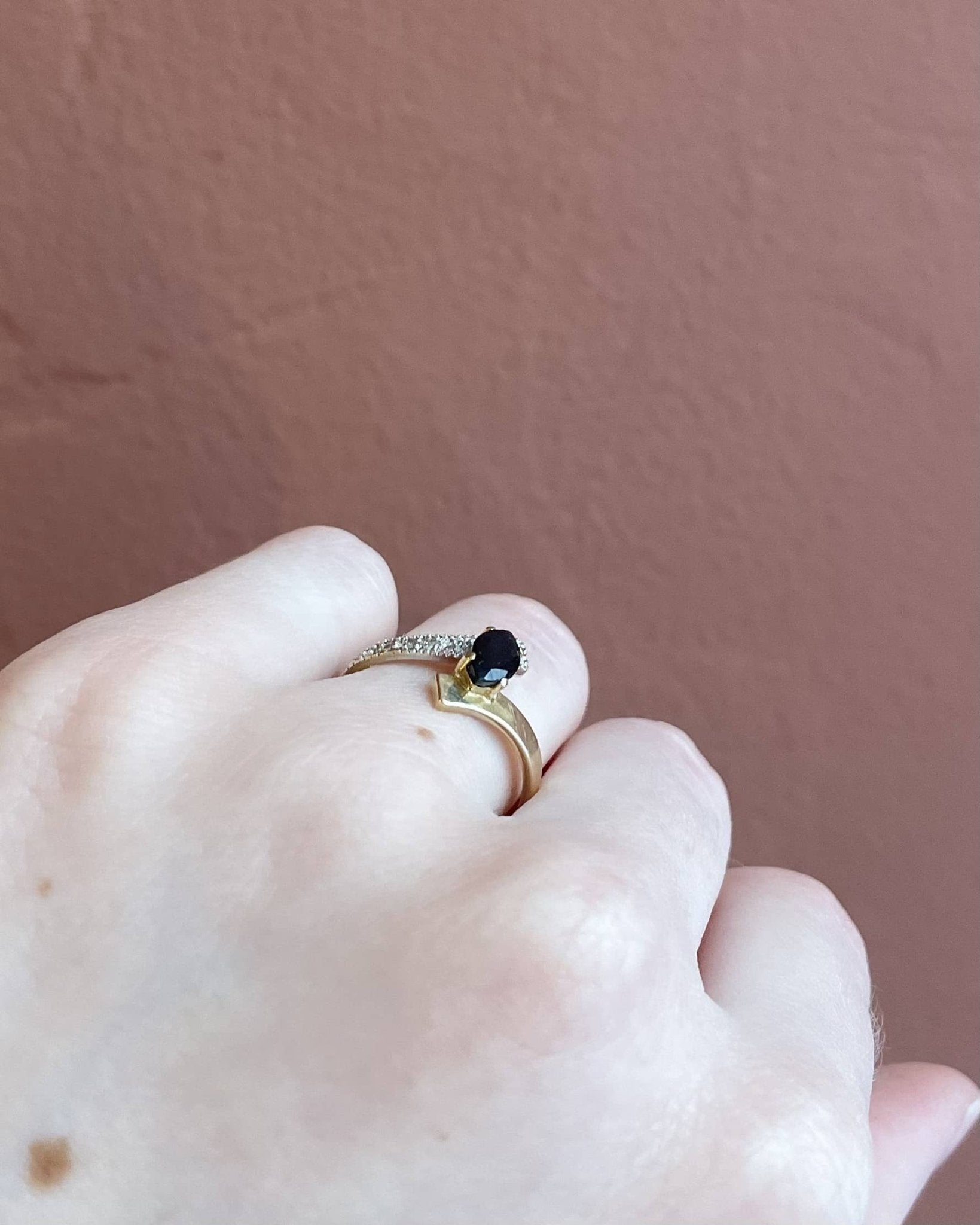 Bague Vintage Saphir Marquise 0.70 carat & Diamants "Gaya" - Elliade Paris